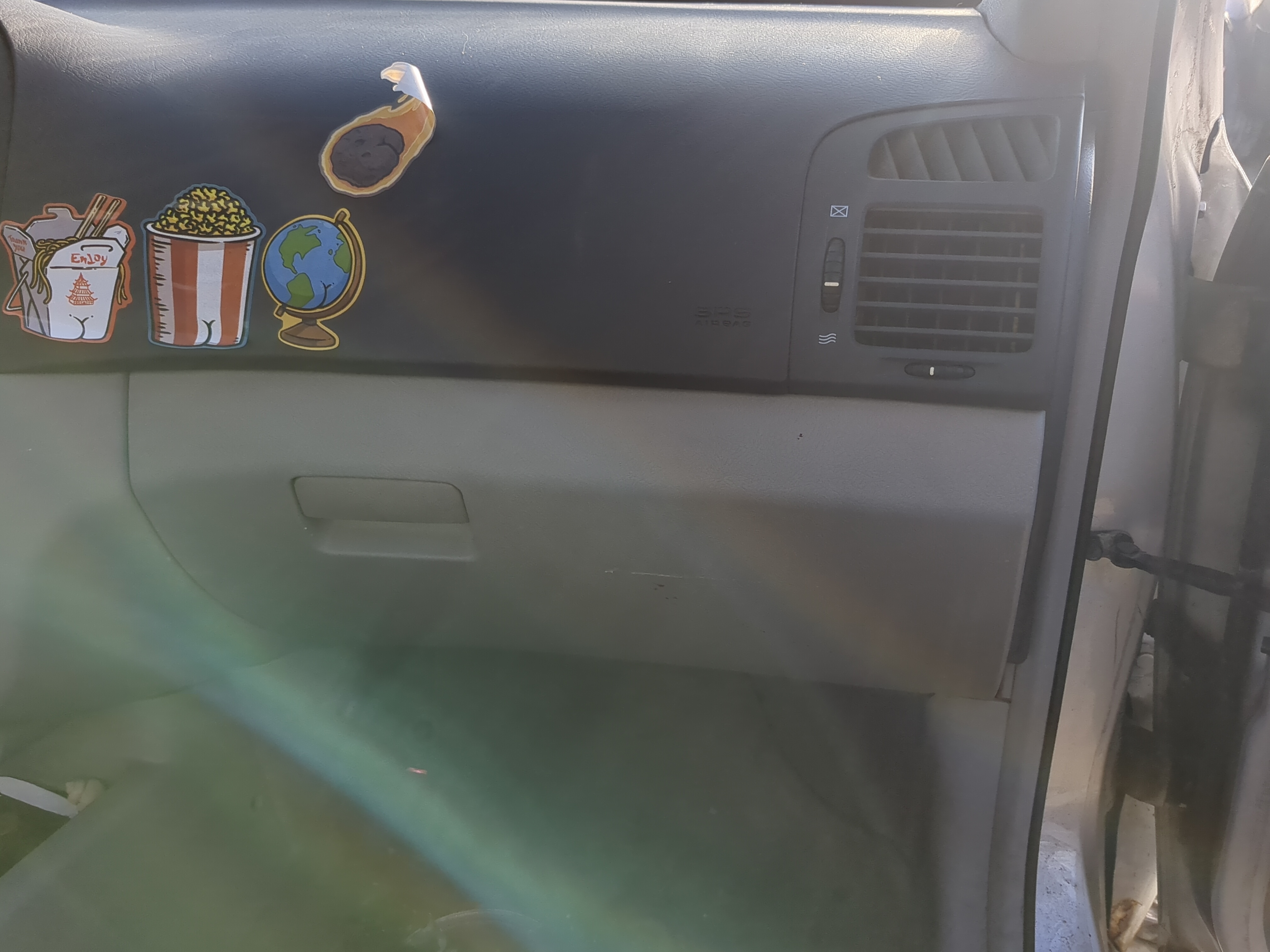 2006 Kia Spectra Passenger Glove Box Door Storage Compartment 1184376 - Oemusedautoparts1.com