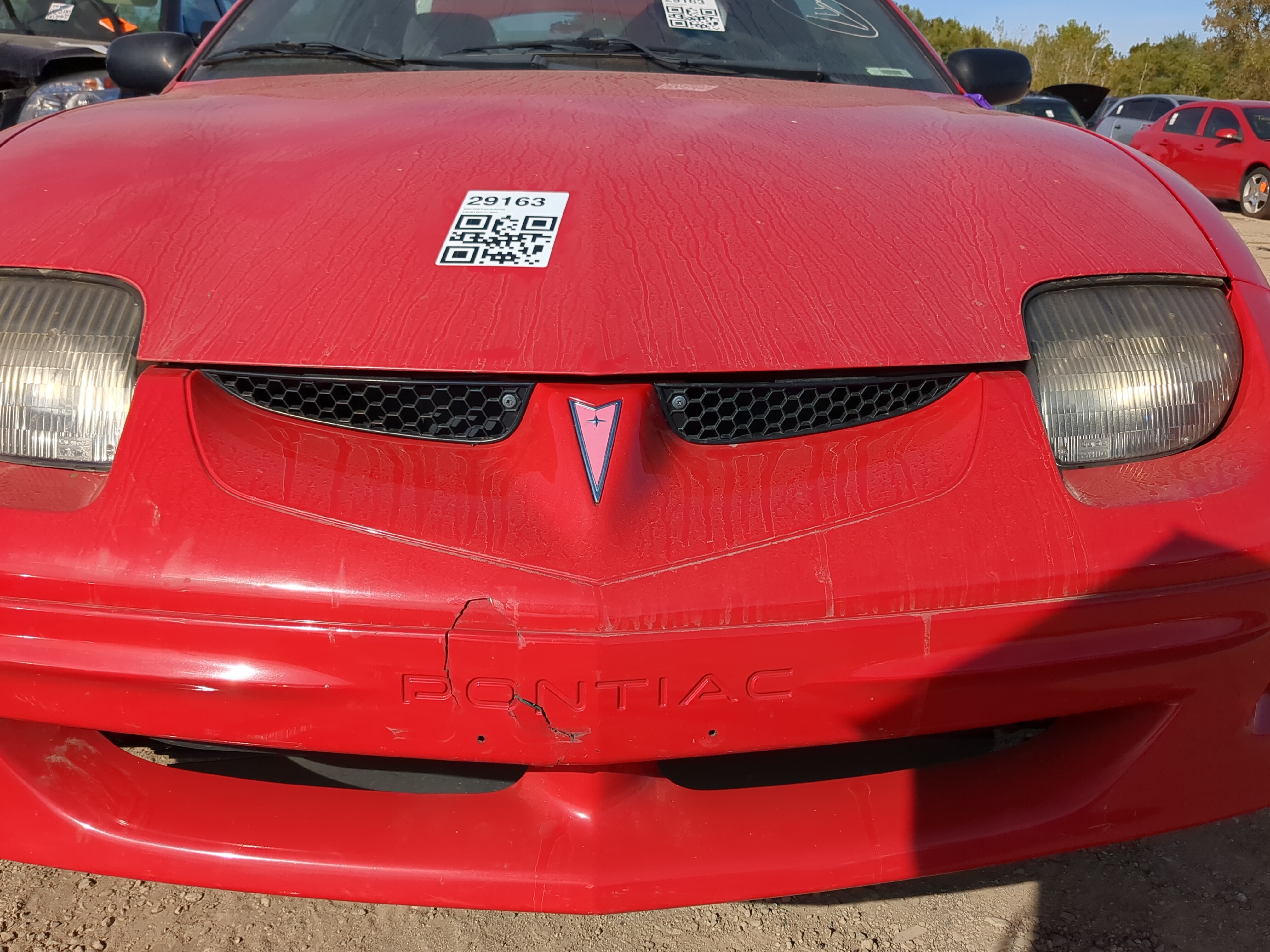 2000-2002 Pontiac Sunfire Front Grille Bumper Not Included 1184745 - Oemusedautoparts1.com