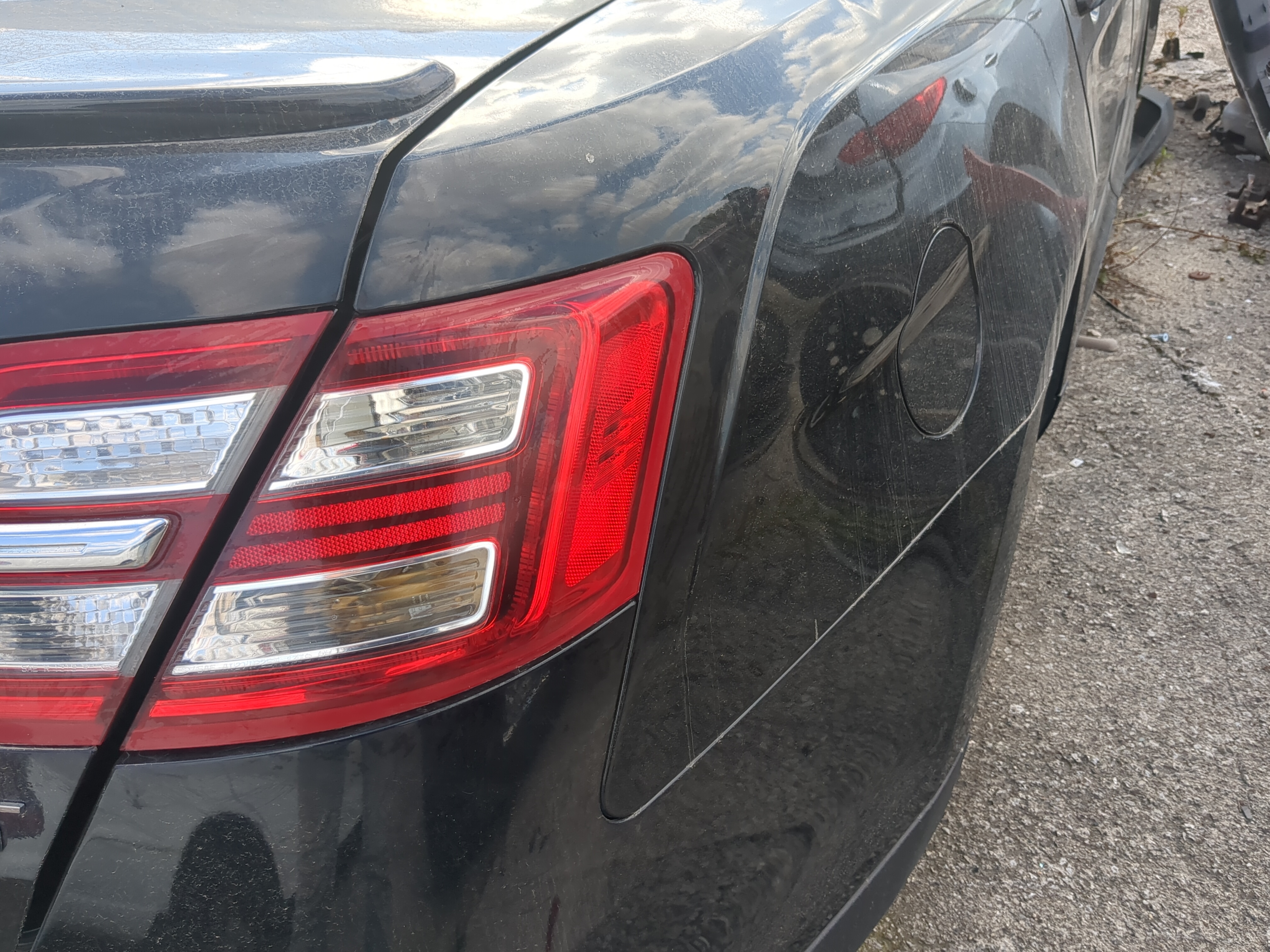 Picture of 2013-2019 Ford Taurus Passenger Right Side Tail Light Taillight Oem 1185555