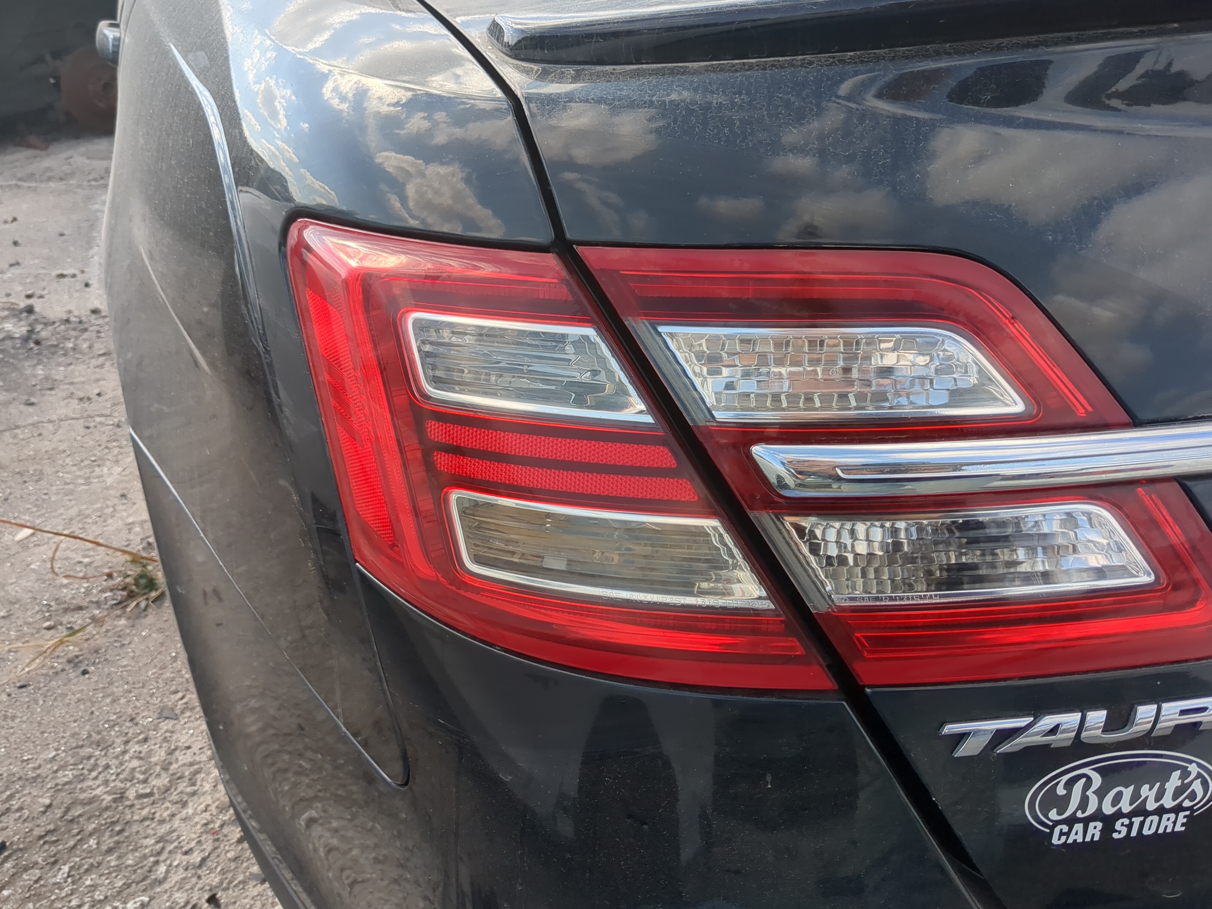 Picture of 2013-2019 Ford Taurus Driver Left Side Tail Light Taillight Oem 1185556