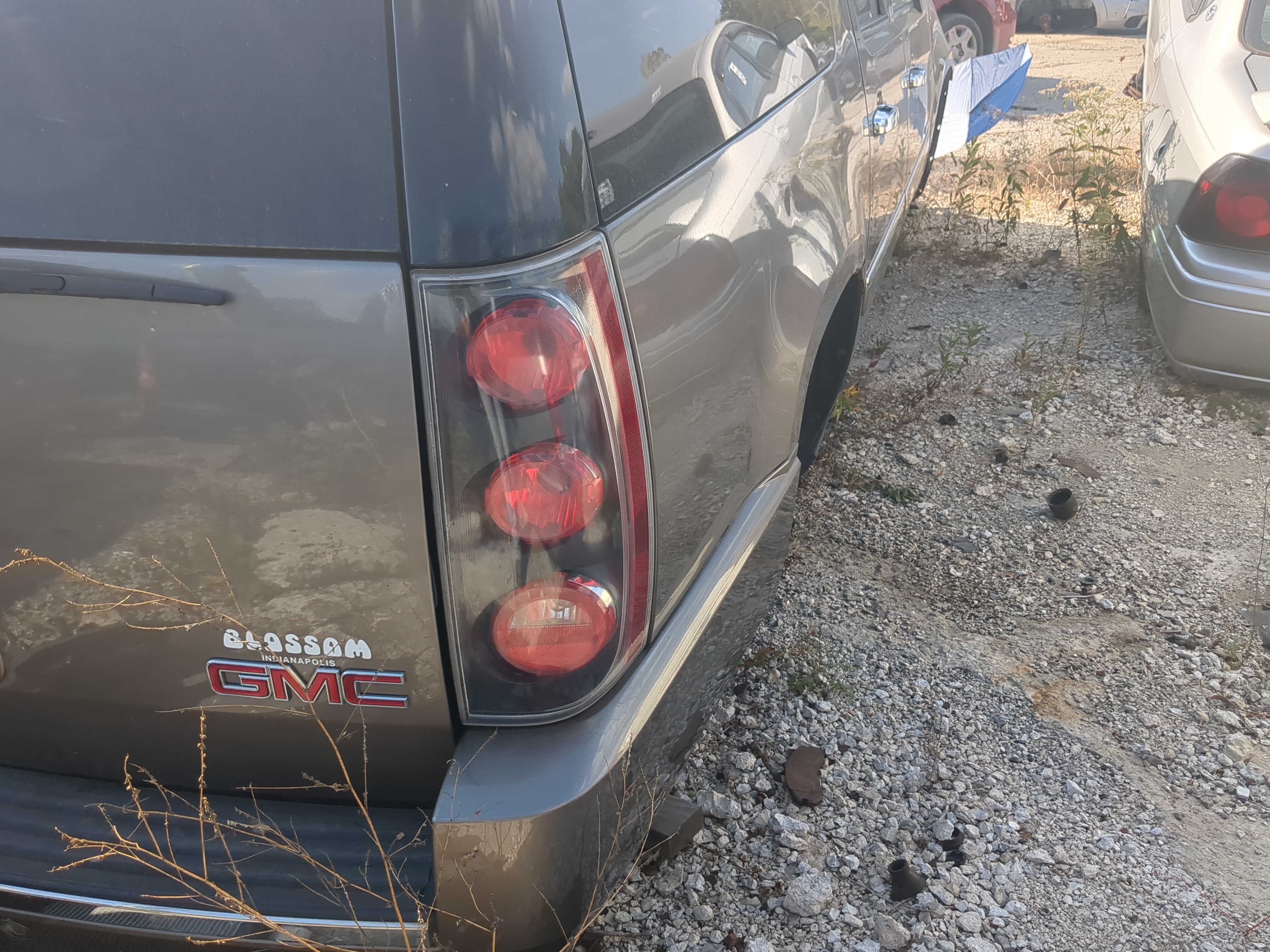 Picture of 2012 Gmc Yukon Xl 1500 Passenger Right Side Tail Light Taillight Oem 1186039