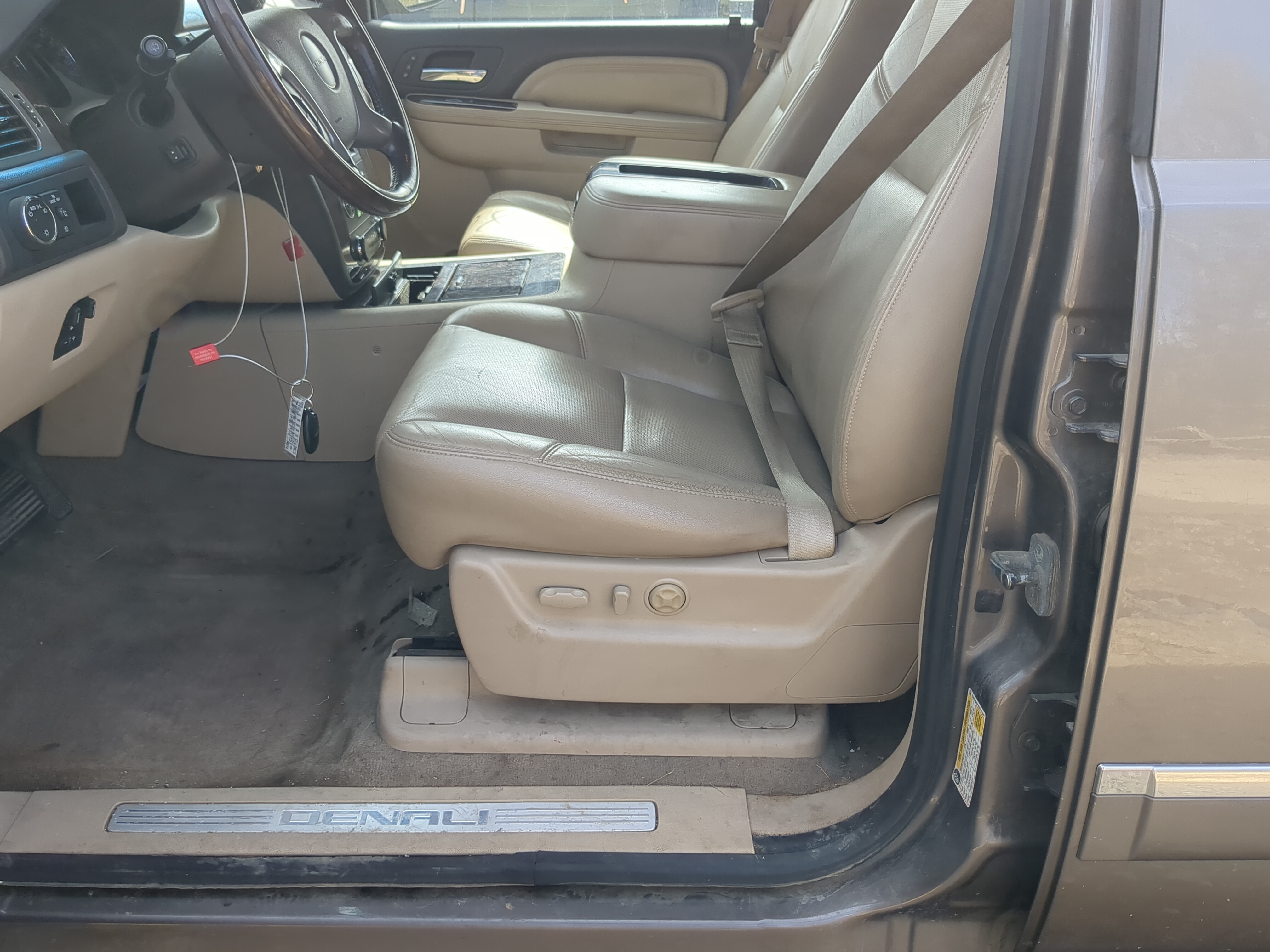 Picture of 2012-2014 Gmc Yukon Xl 1500 Driver Front Seat Oem 1186121