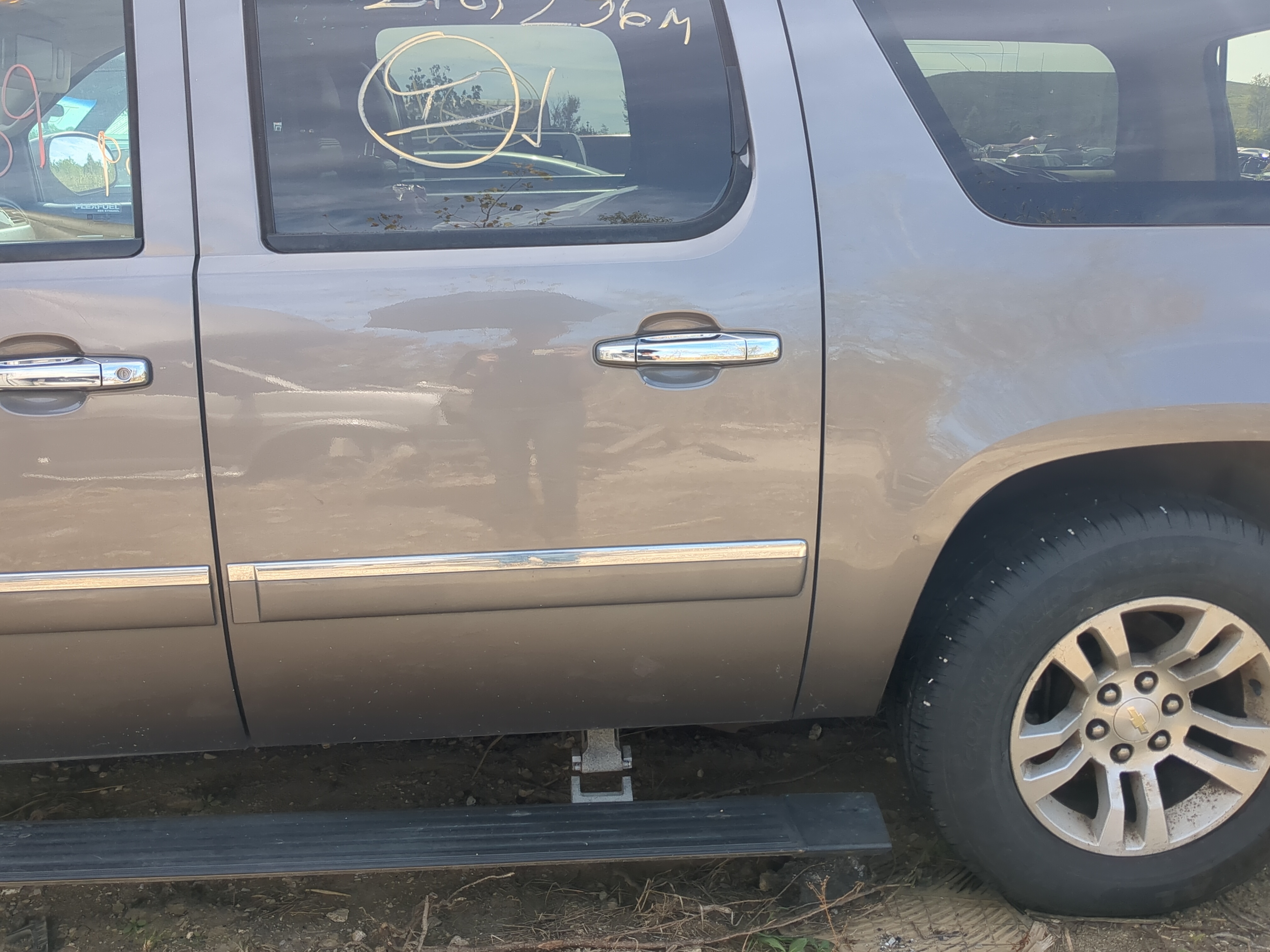 2007-2014 Gmc Yukon Xl 1500 Driver Rear Door Oem 1186132 - Oemusedautoparts1.com