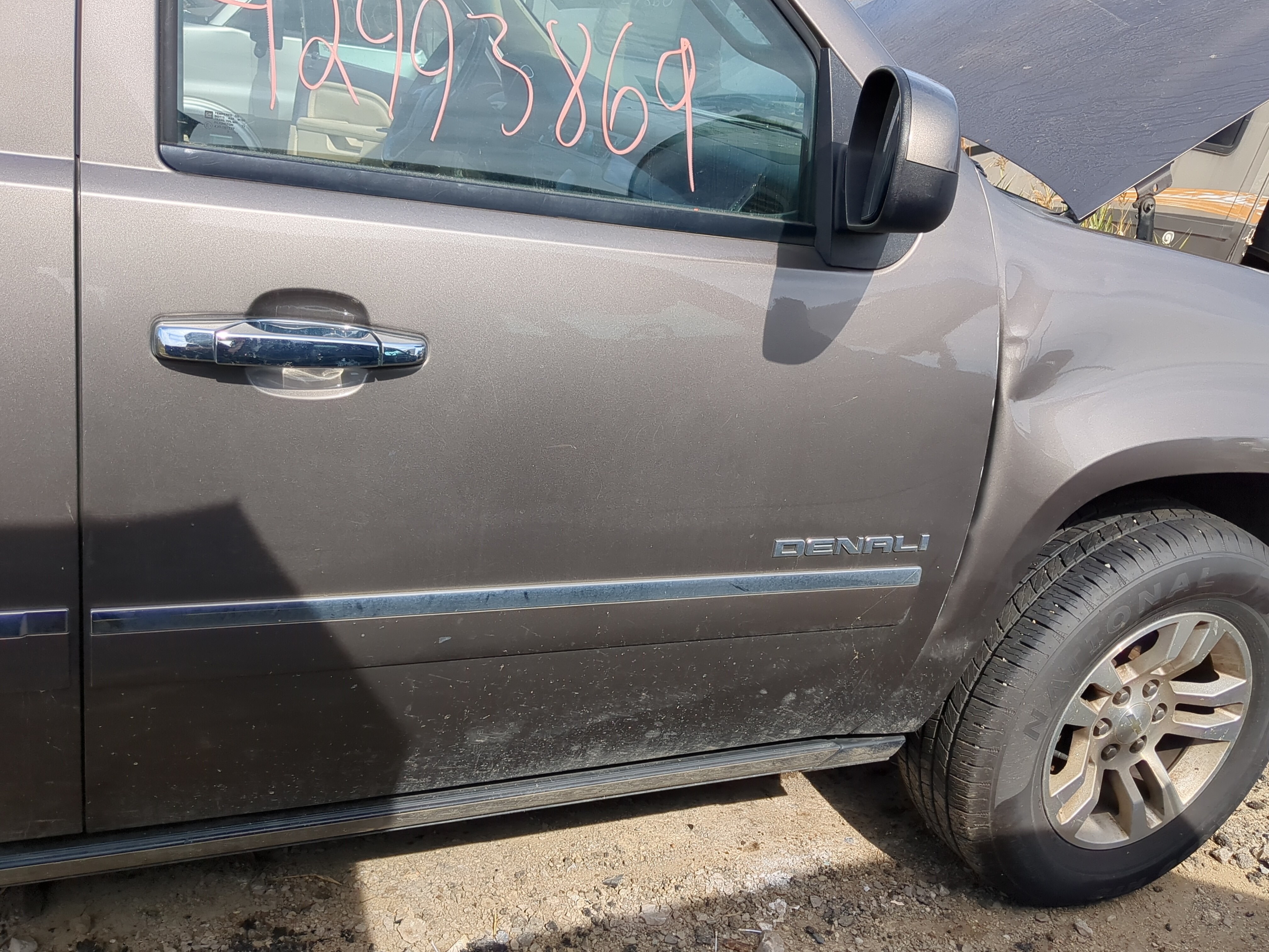 2011-2014 Gmc Yukon Xl 1500 Passenger Front Door Oem 1186192 - Oemusedautoparts1.com