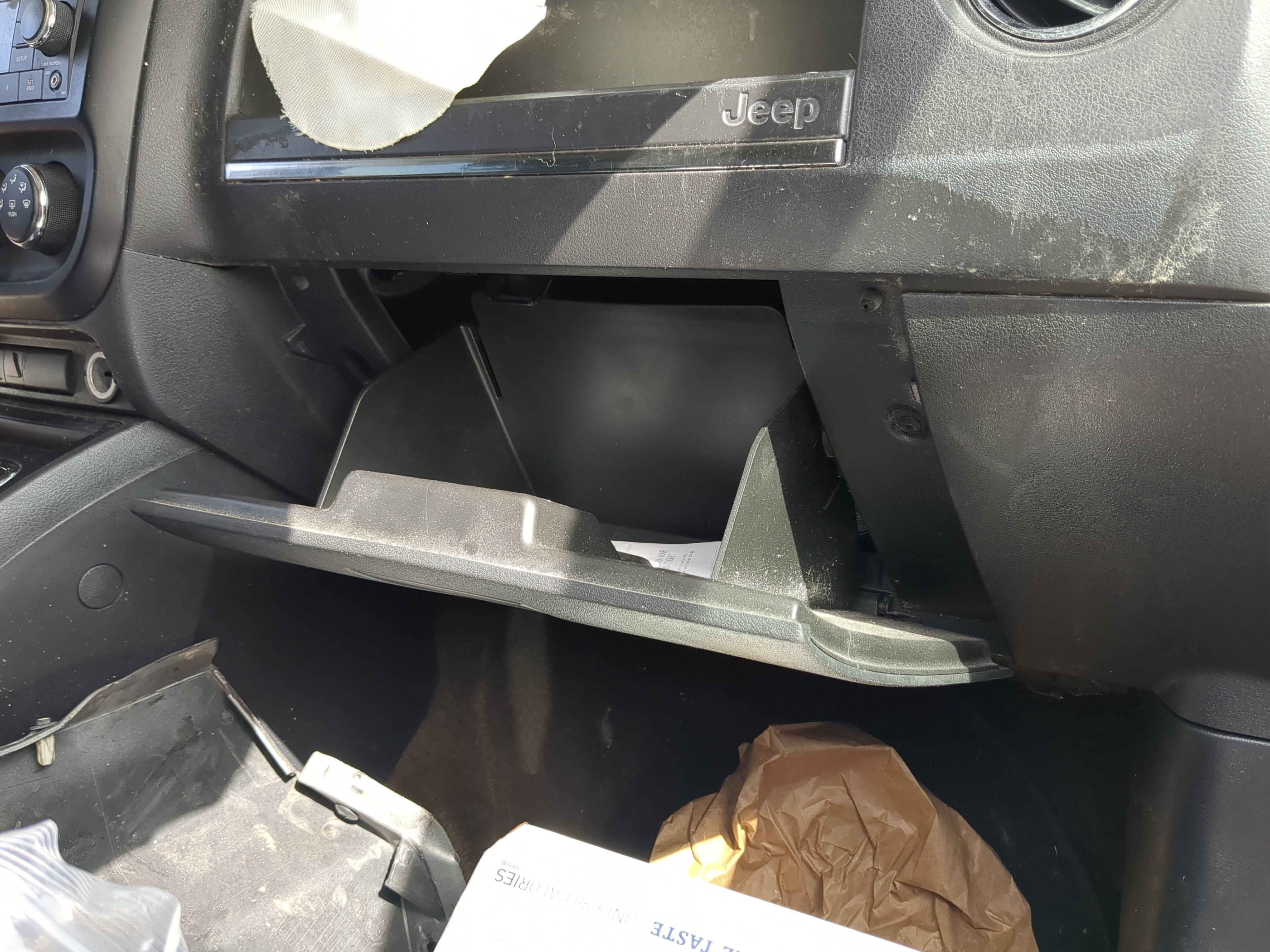 2016 Jeep Patriot Passenger Glove Box Door Storage Compartment 1186485 - Oemusedautoparts1.com