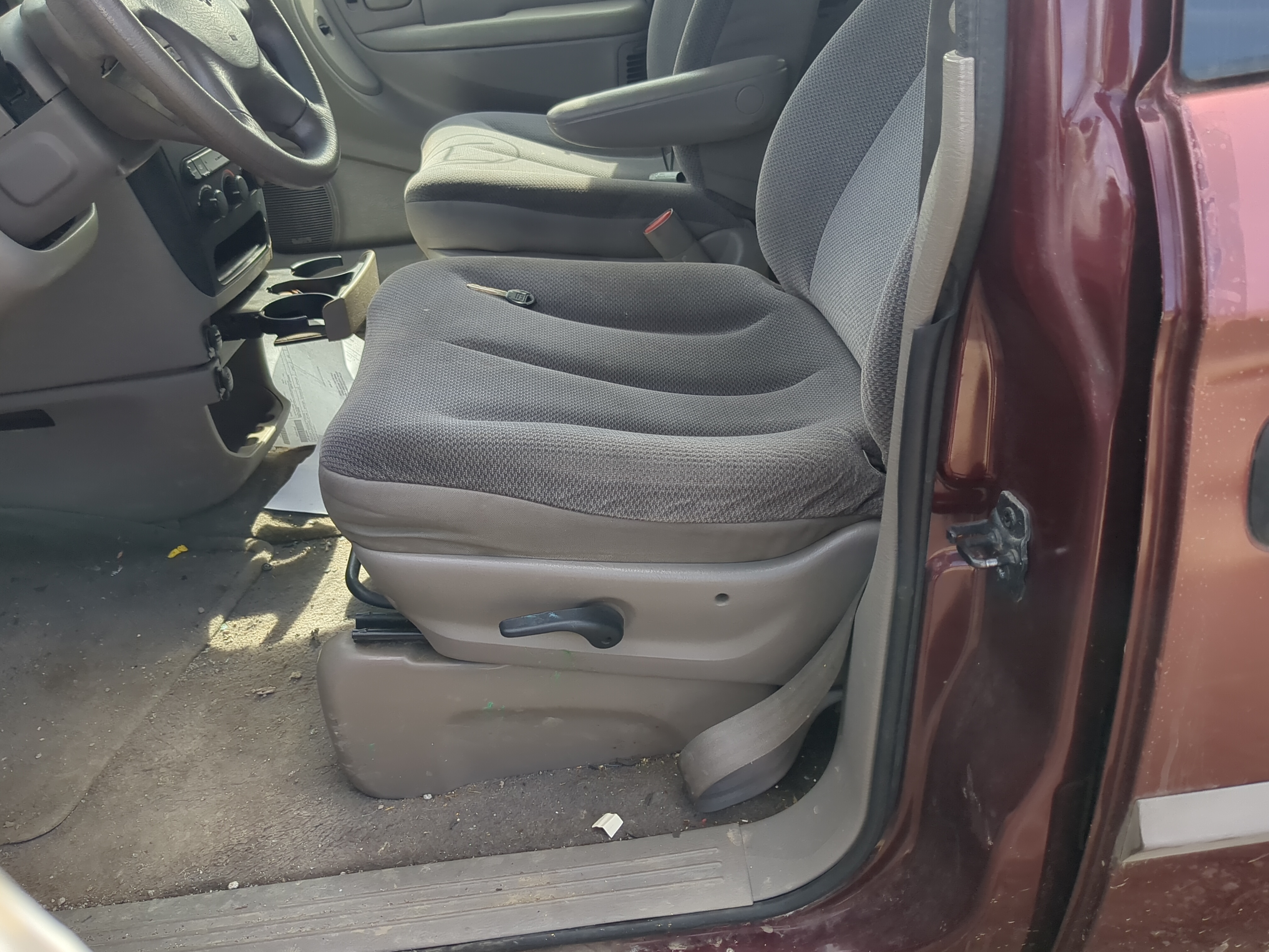 Picture of 2001-2003 Dodge Caravan Driver Front Seat Oem 1186579