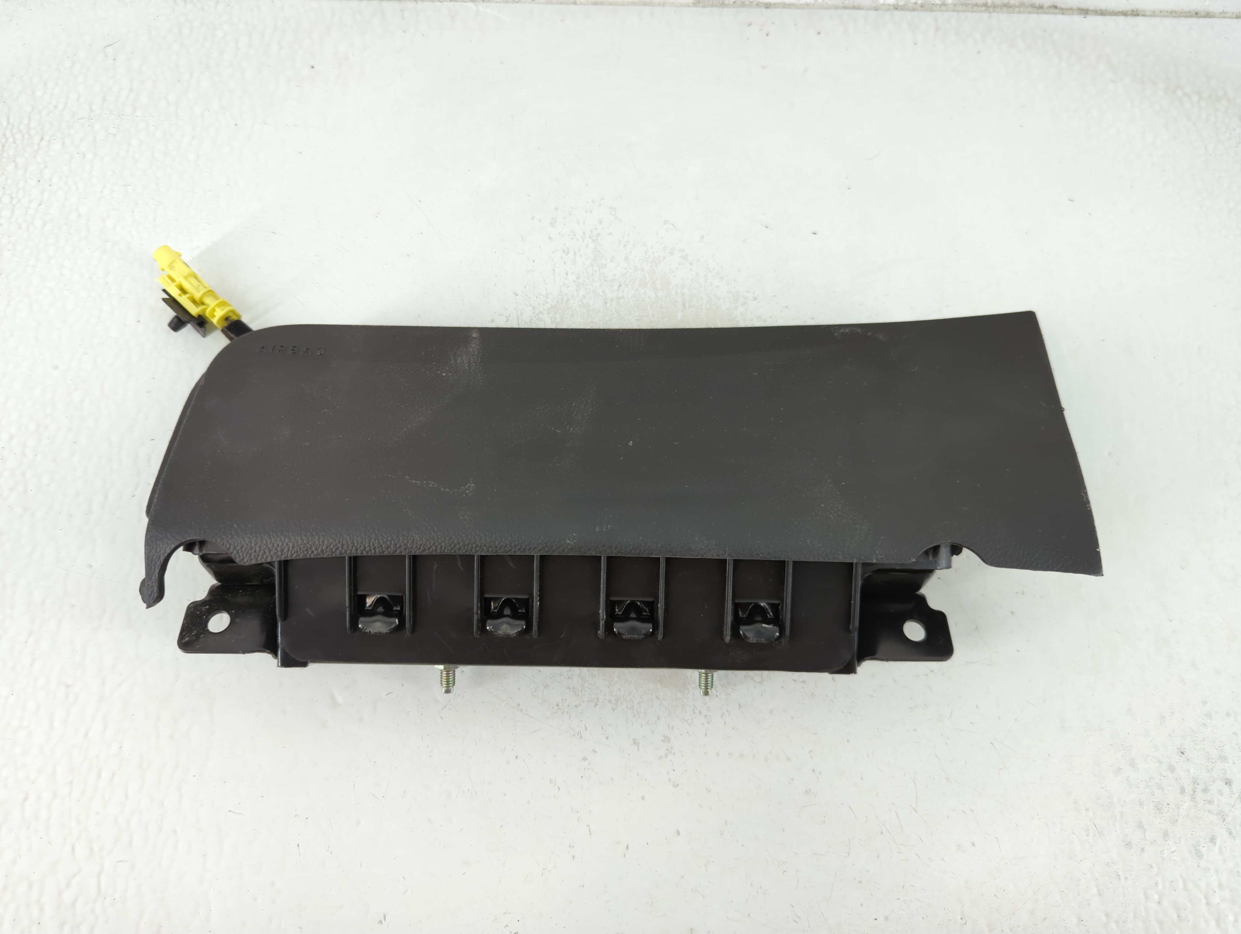 2013-2016 Chevrolet Cruze Air Bag Driver Left Knee Oem 1186780 - Oemusedautoparts1.com