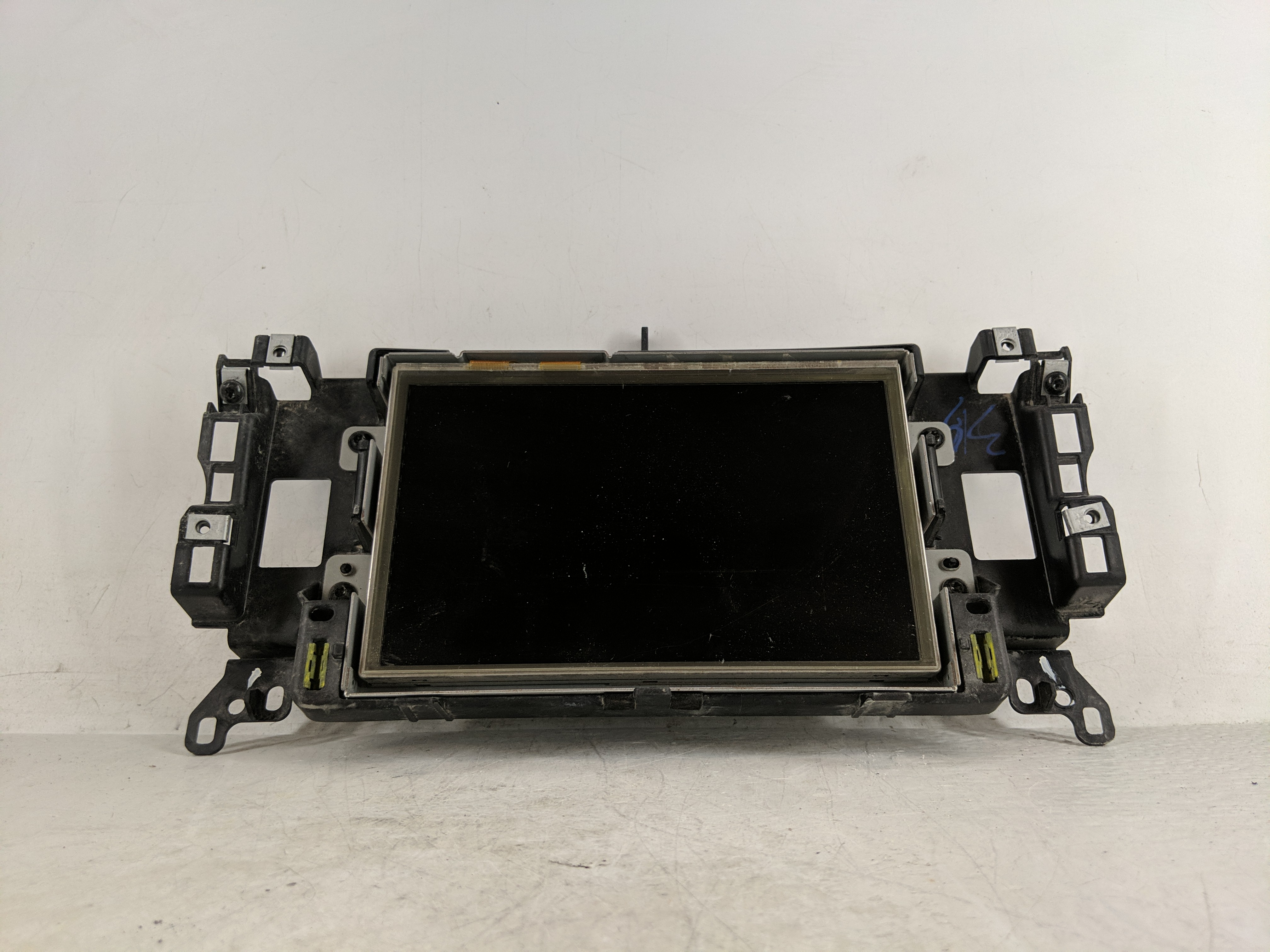 2015-2019 Land Rover Discovery Sport Information Display Screen 1186902 - Oemusedautoparts1.com