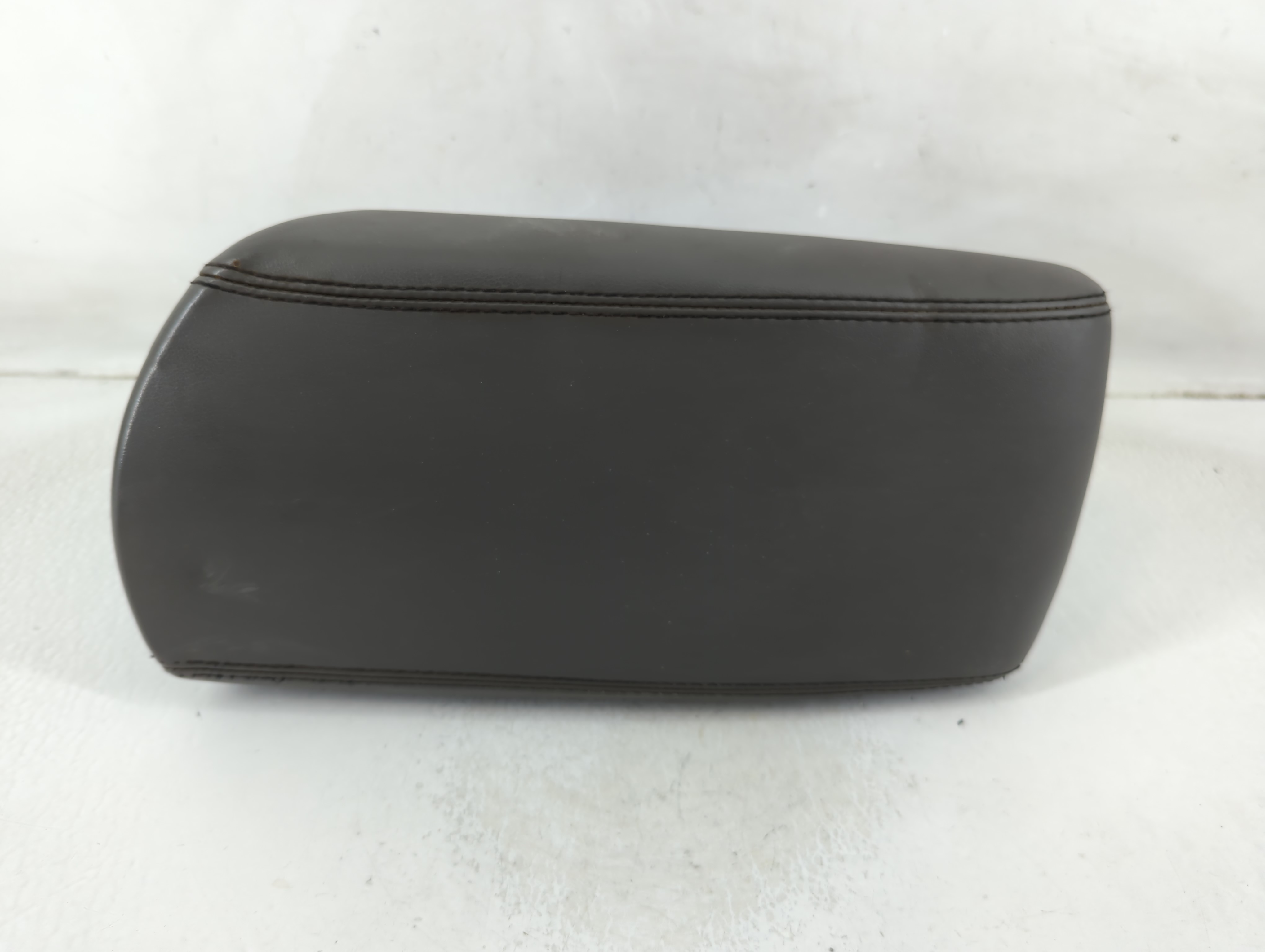 2014-2014 Chevrolet Malibu Center Console Armrest Cover Lid Black 1186953 - Oemusedautoparts1.com