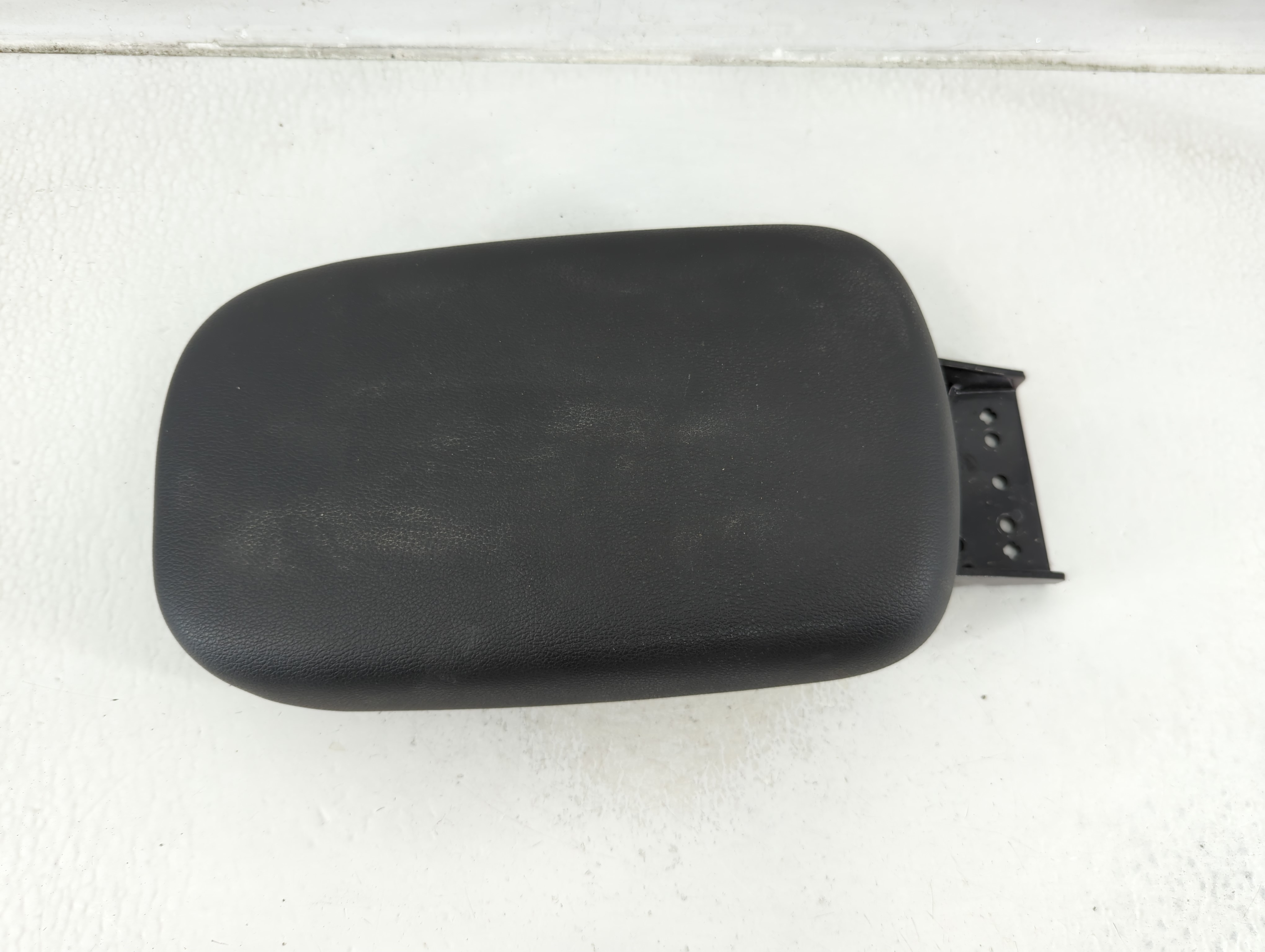 2022-2022 Hyundai Kona Center Console Armrest Cover Lid Black 1186986 - Oemusedautoparts1.com