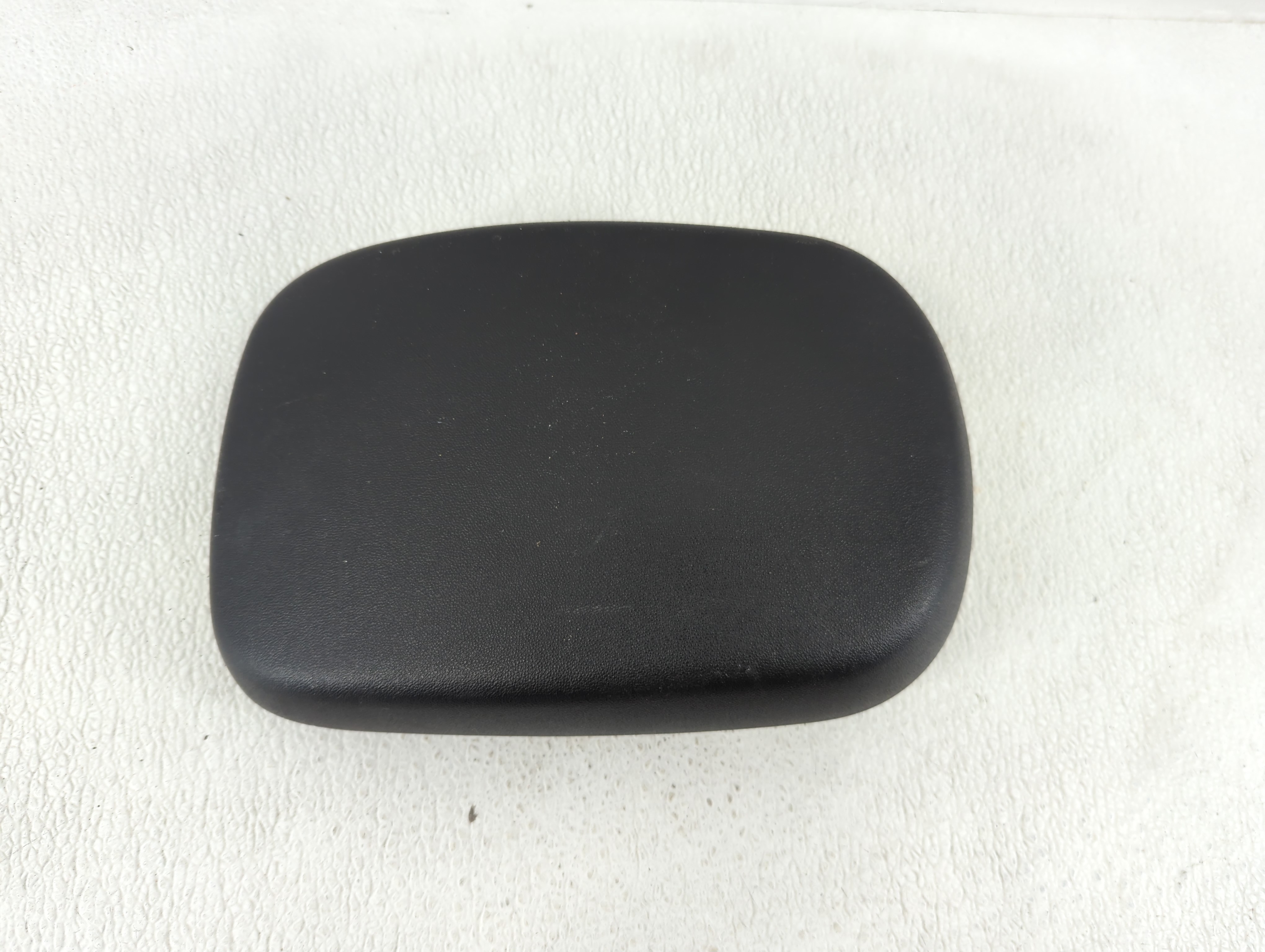 2010-2011 Kia Soul Center Console Armrest Cover Lid Black 1186996 - Oemusedautoparts1.com
