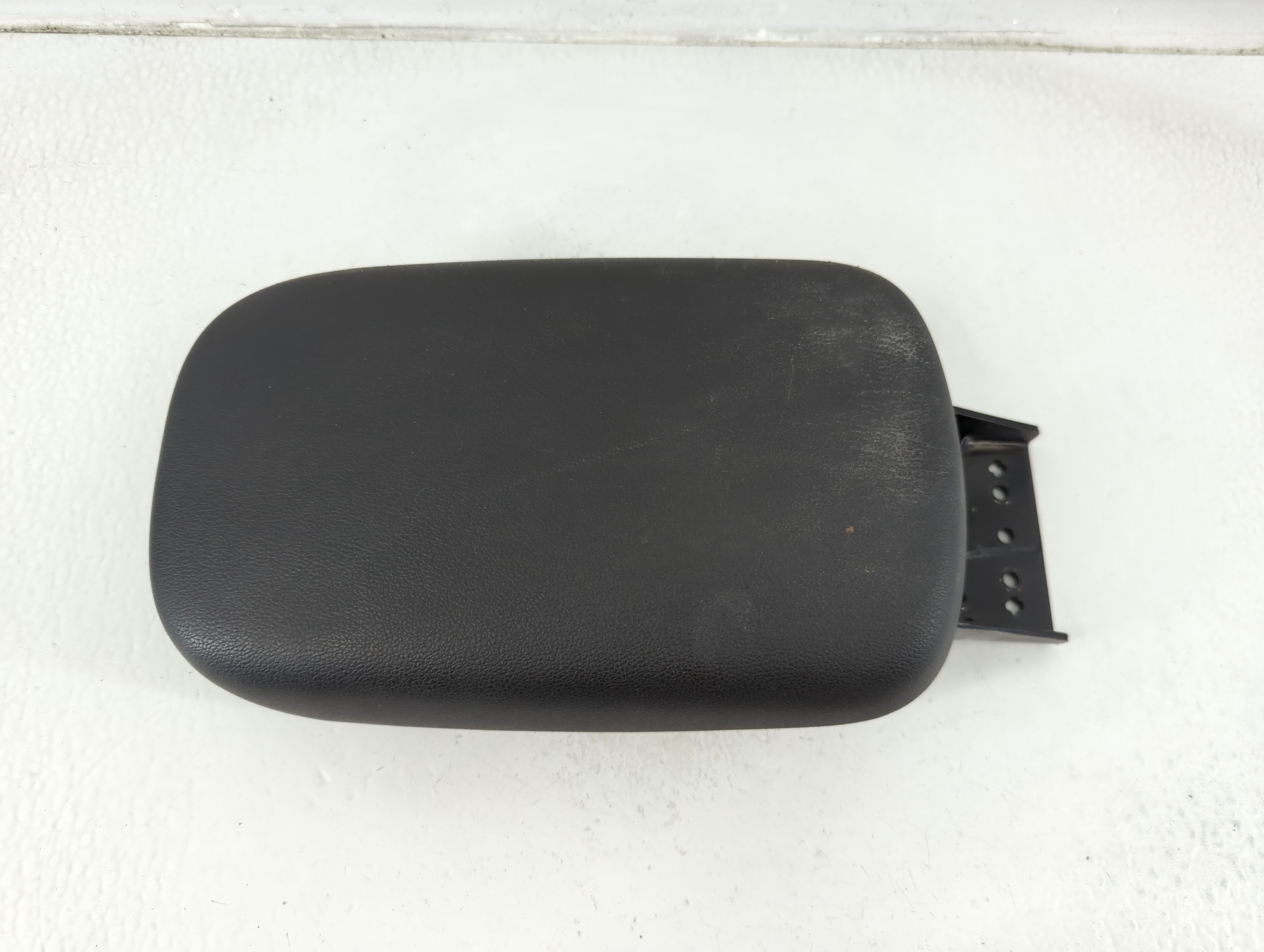 2018-2021 Hyundai Kona Center Console Armrest Cover Lid Black 1187023 - Oemusedautoparts1.com