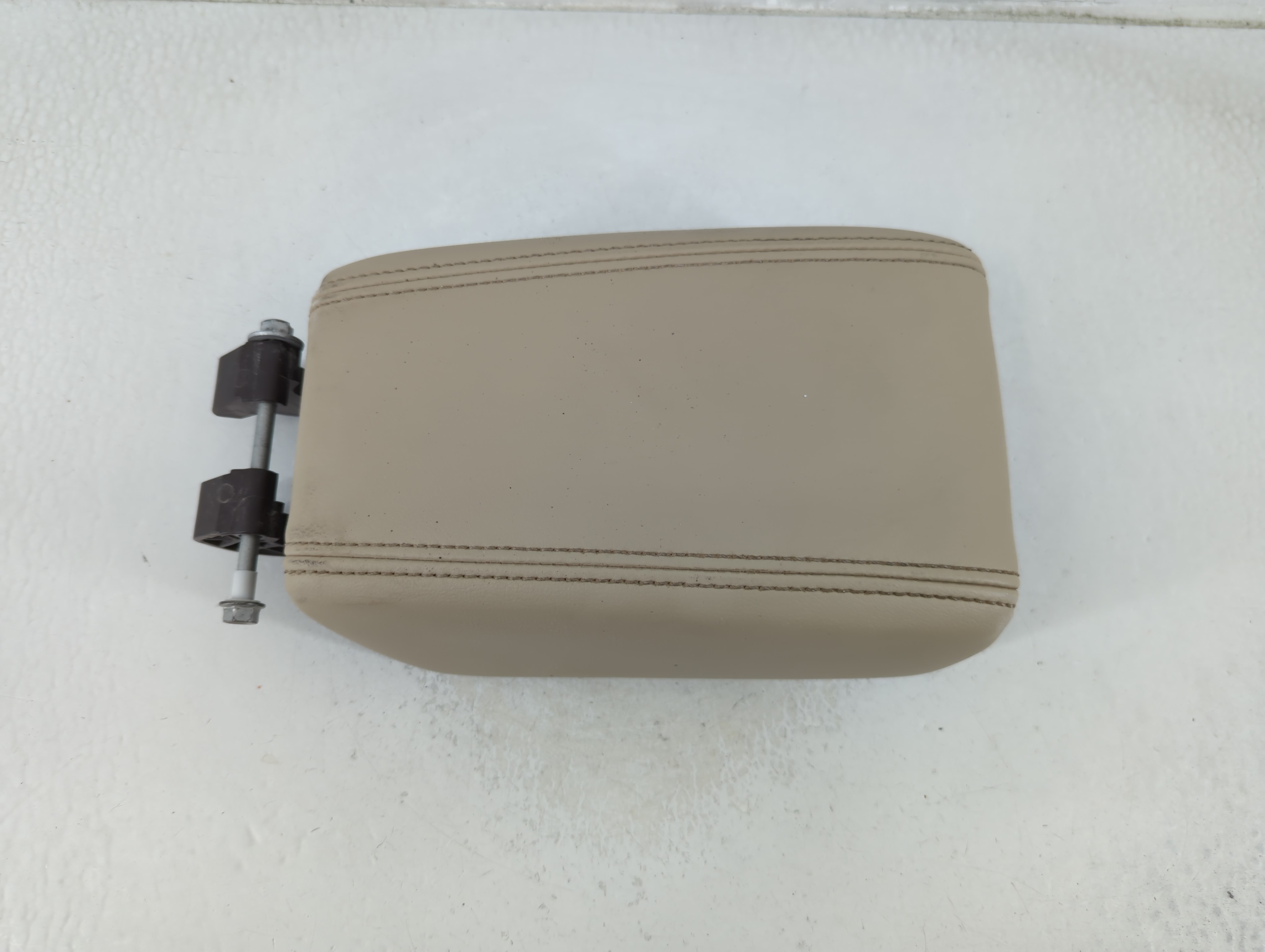 2015-2017 Buick Verano Center Console Armrest Cover Lid Tan 1187032 - Oemusedautoparts1.com