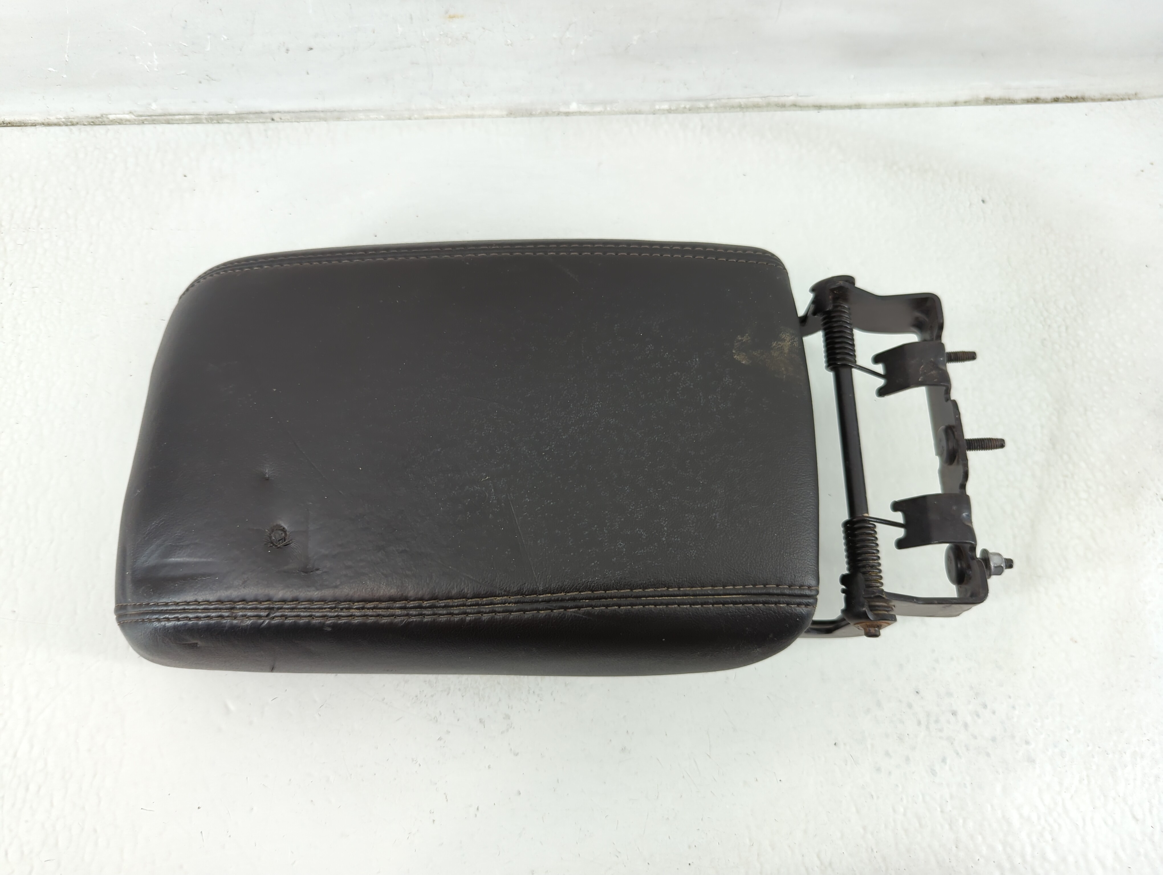 2013-2013 Cadillac Srx Center Console Armrest Cover Lid Black 1187037 - Oemusedautoparts1.com