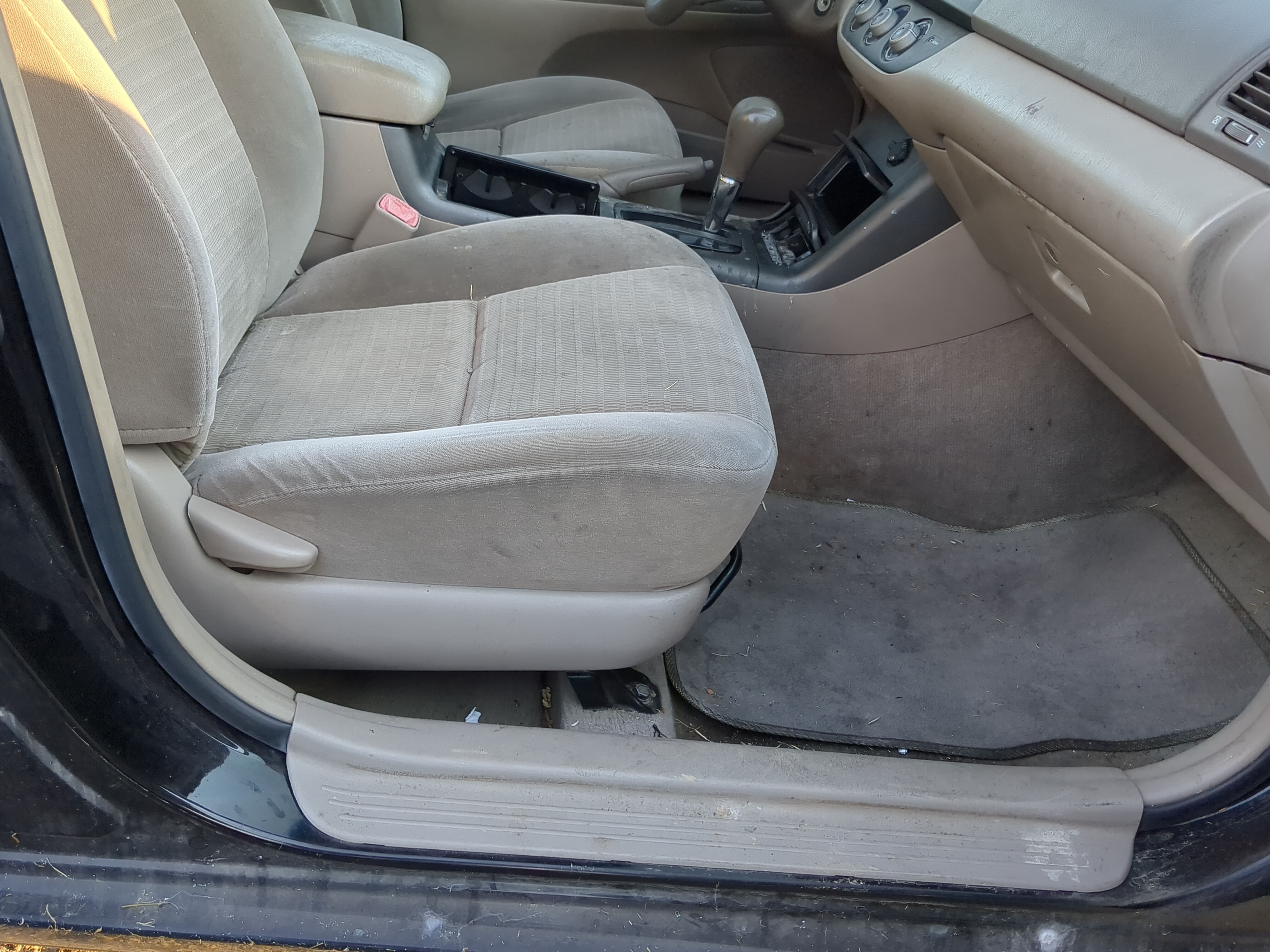 Picture of 2004-2006 Toyota Camry Passenger Front Seat Oem 1187172
