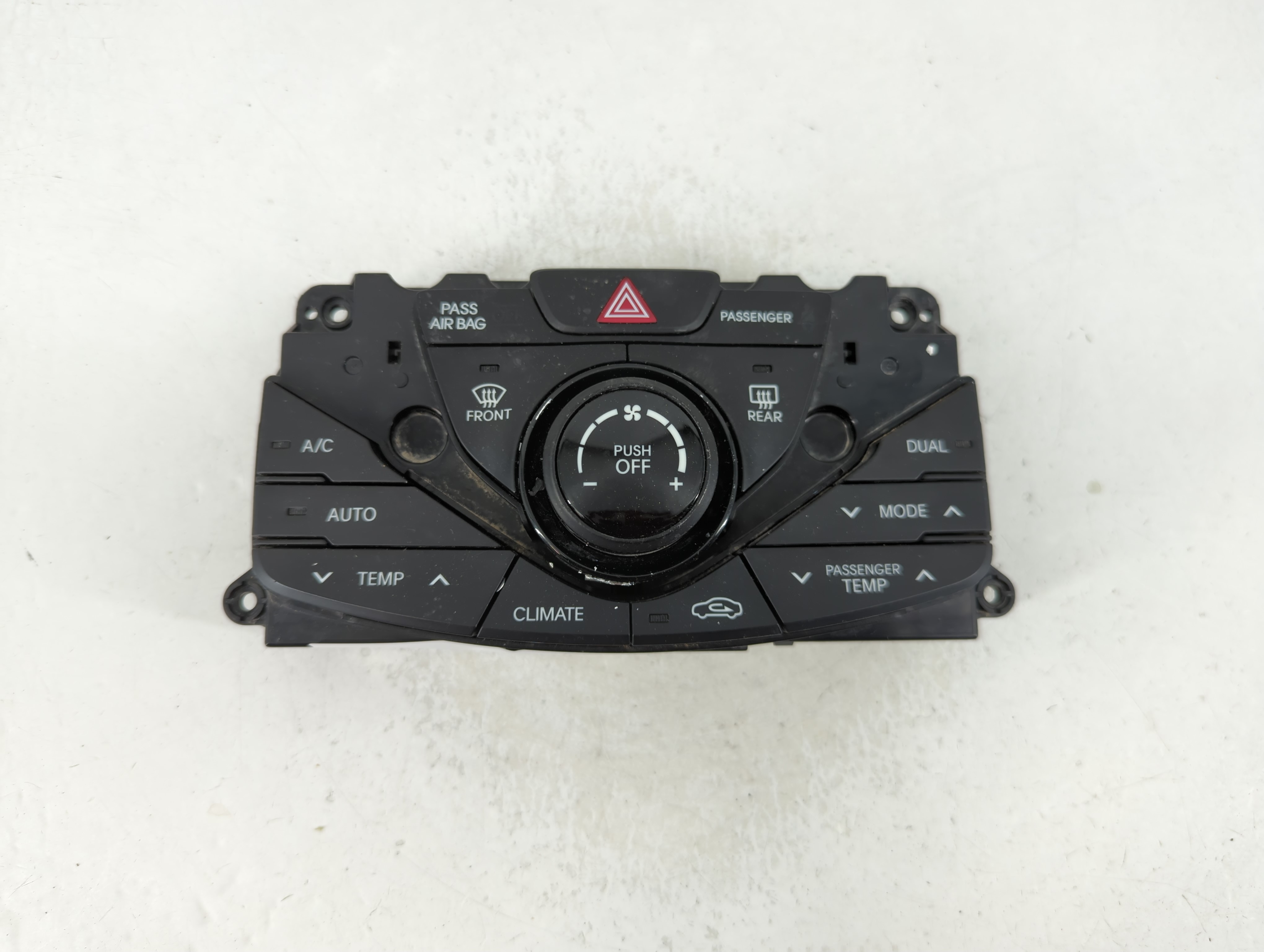 Picture of 2012-2014 Hyundai Azera Ac Heater Climate Control 97250 1187332
