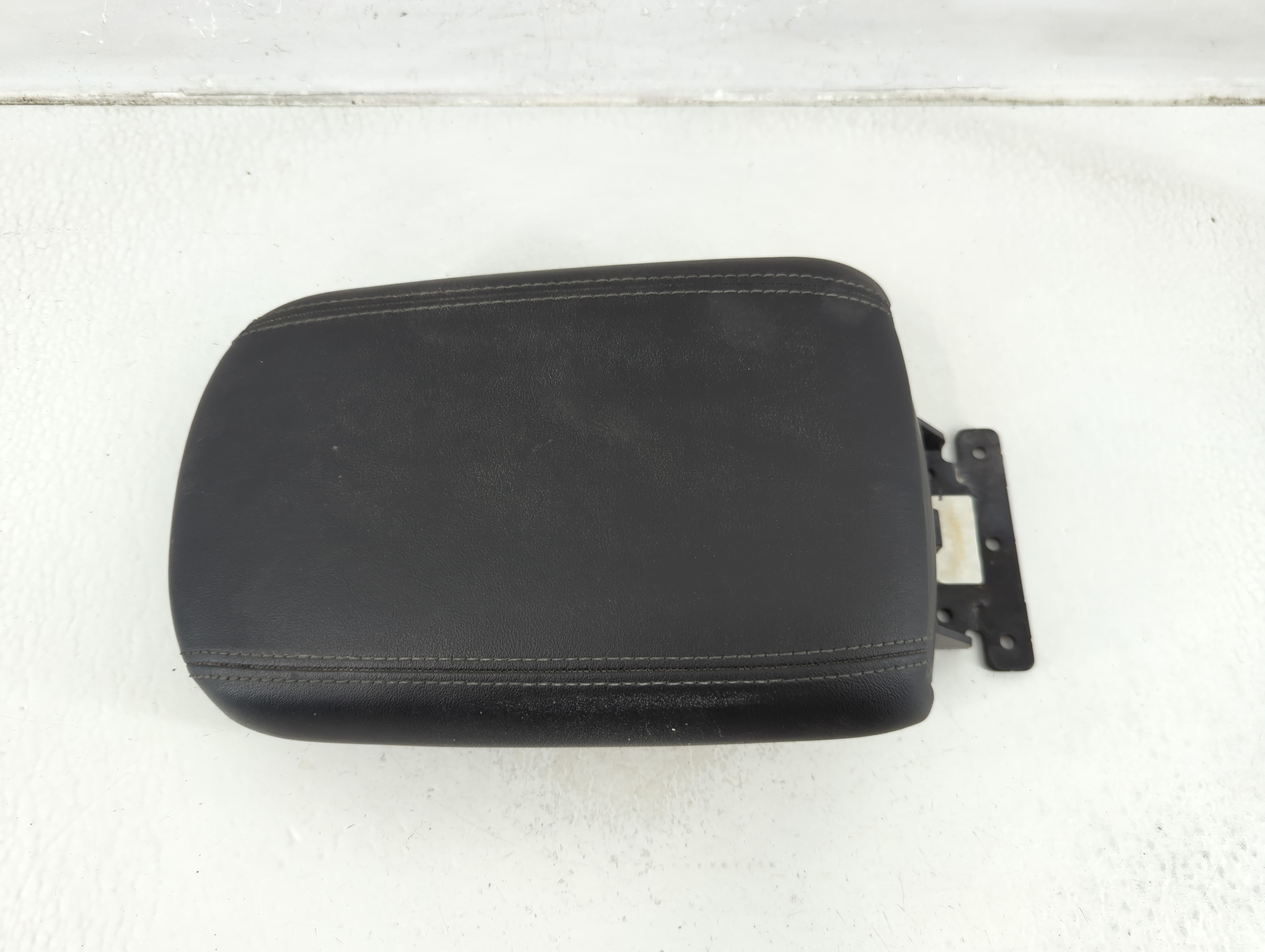 2021-2022 Kia Seltos Center Console Armrest Cover Lid Black 1187365 - Oemusedautoparts1.com