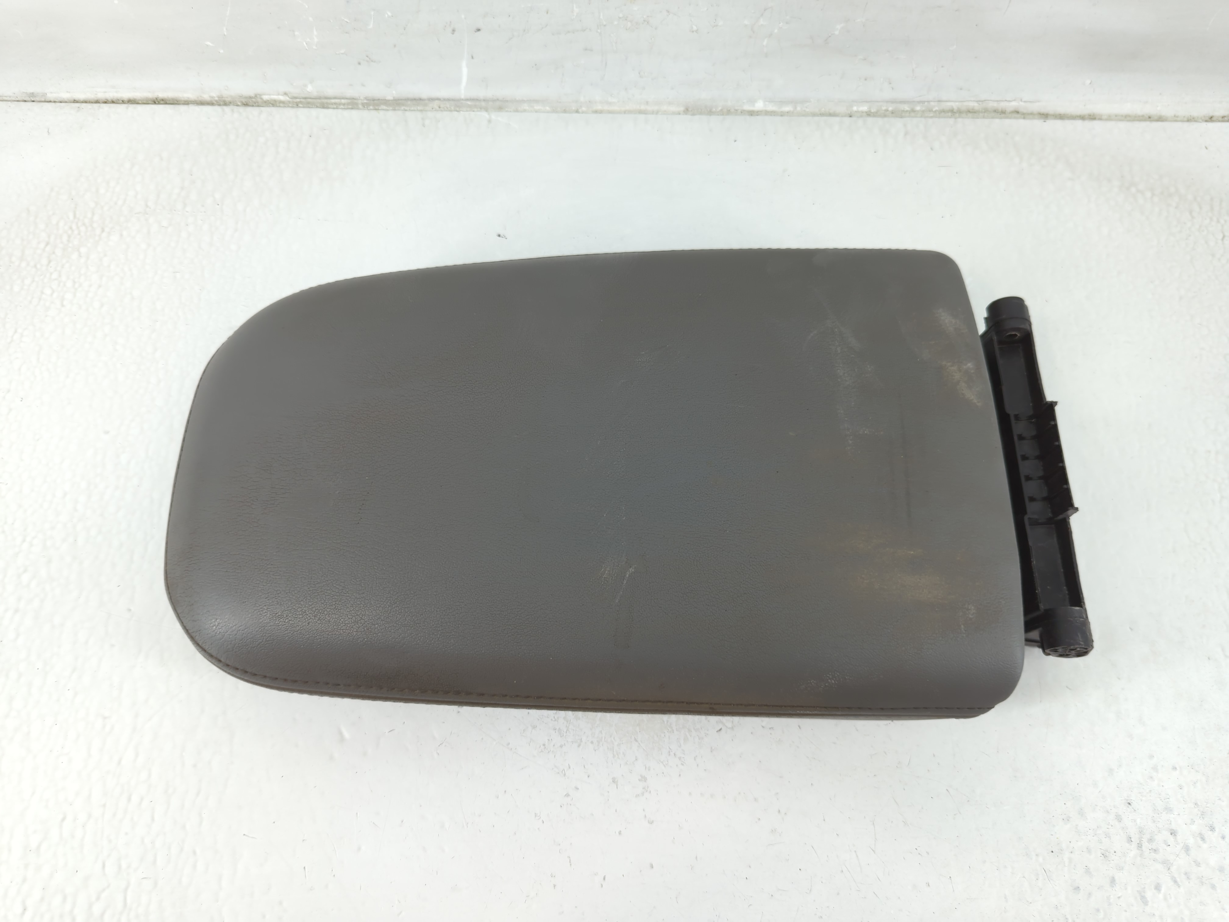 2017-2020 Cadillac Xt5 Center Console Armrest Cover Lid Dark Grey 1187414 - Oemusedautoparts1.com