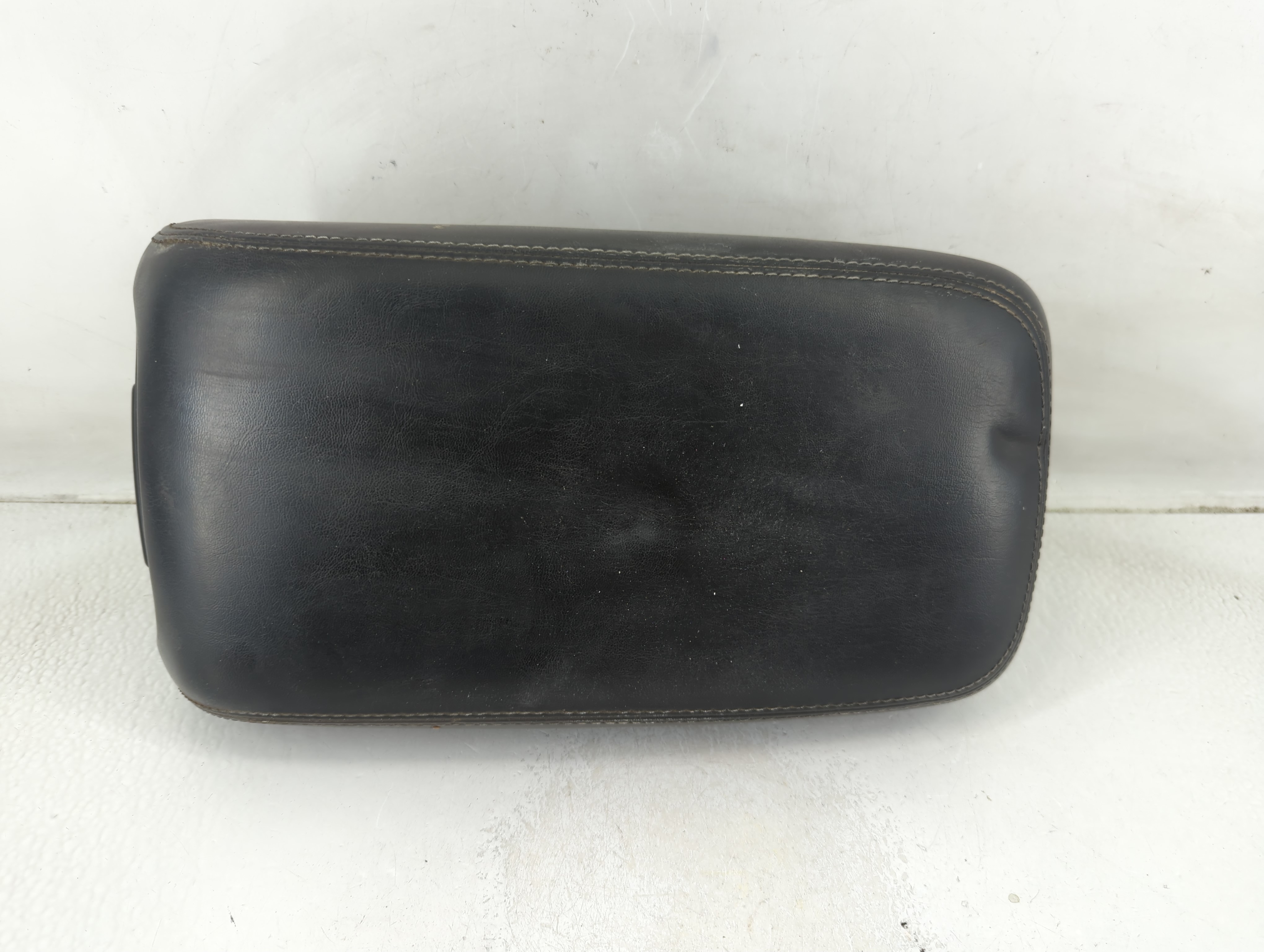2015 Dodge Charger Center Console Armrest Cover Lid Black 1187415 - Oemusedautoparts1.com