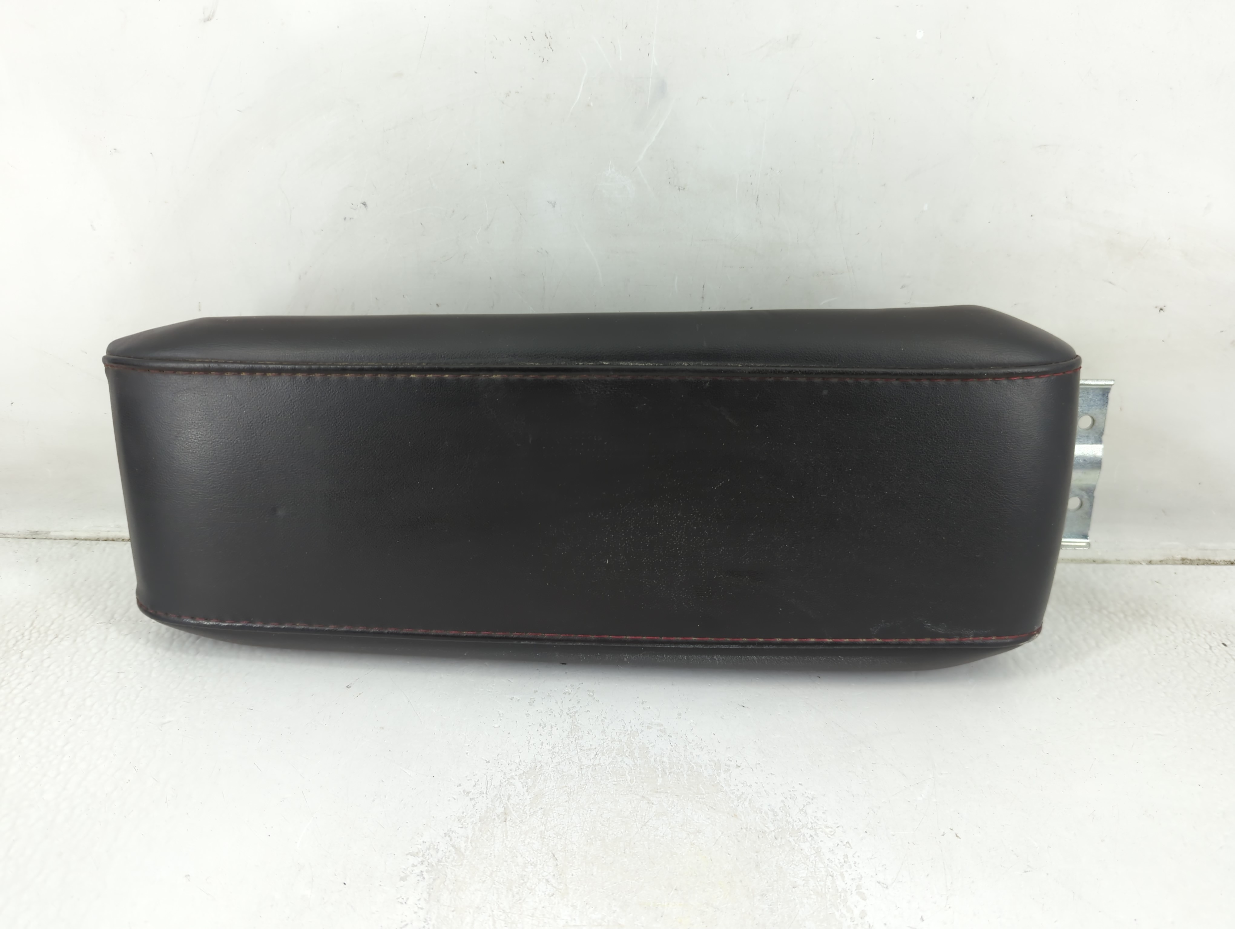2012 Gmc Terrain Center Console Armrest Cover Lid Black 1187416 - Oemusedautoparts1.com