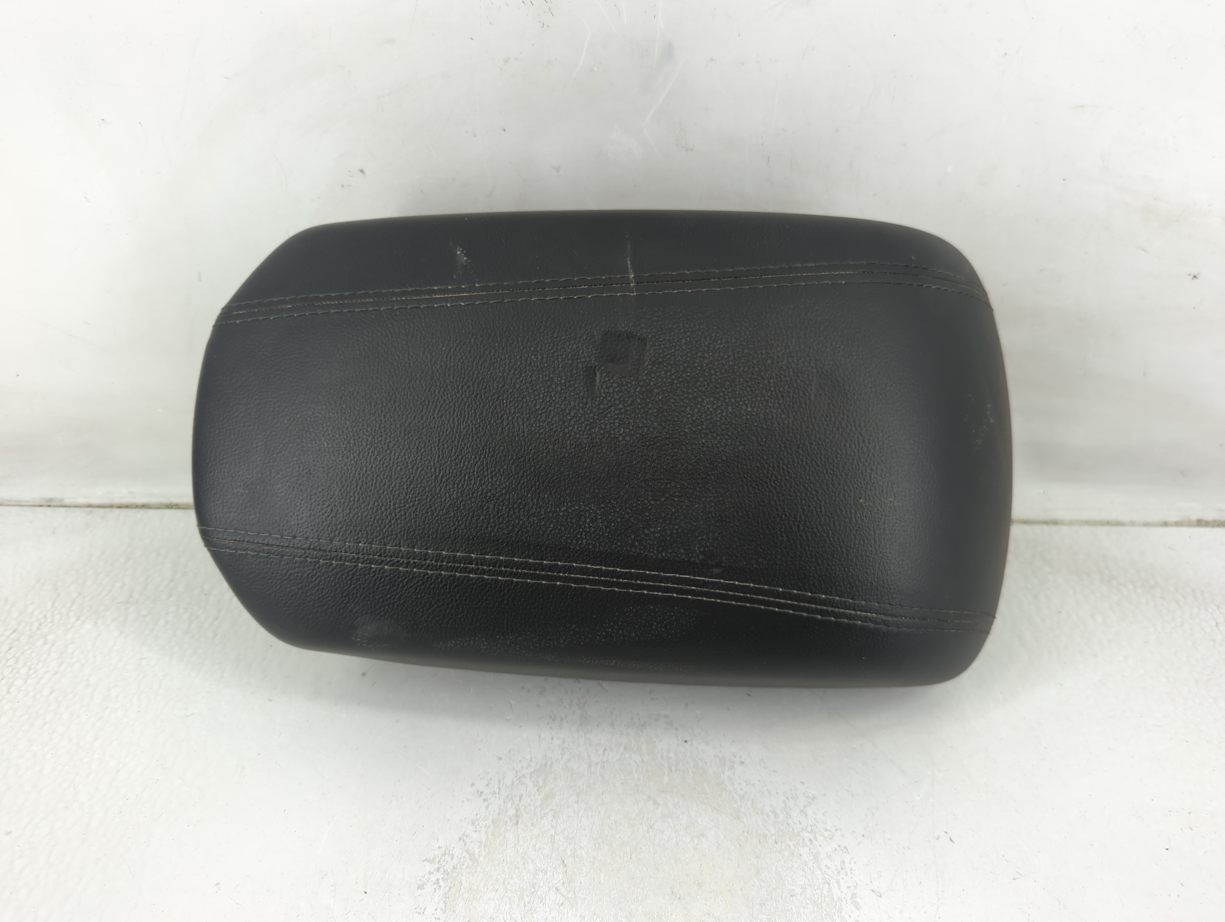 2017 Hyundai Santa Fe Center Console Armrest Cover Lid Black 1187421 - Oemusedautoparts1.com