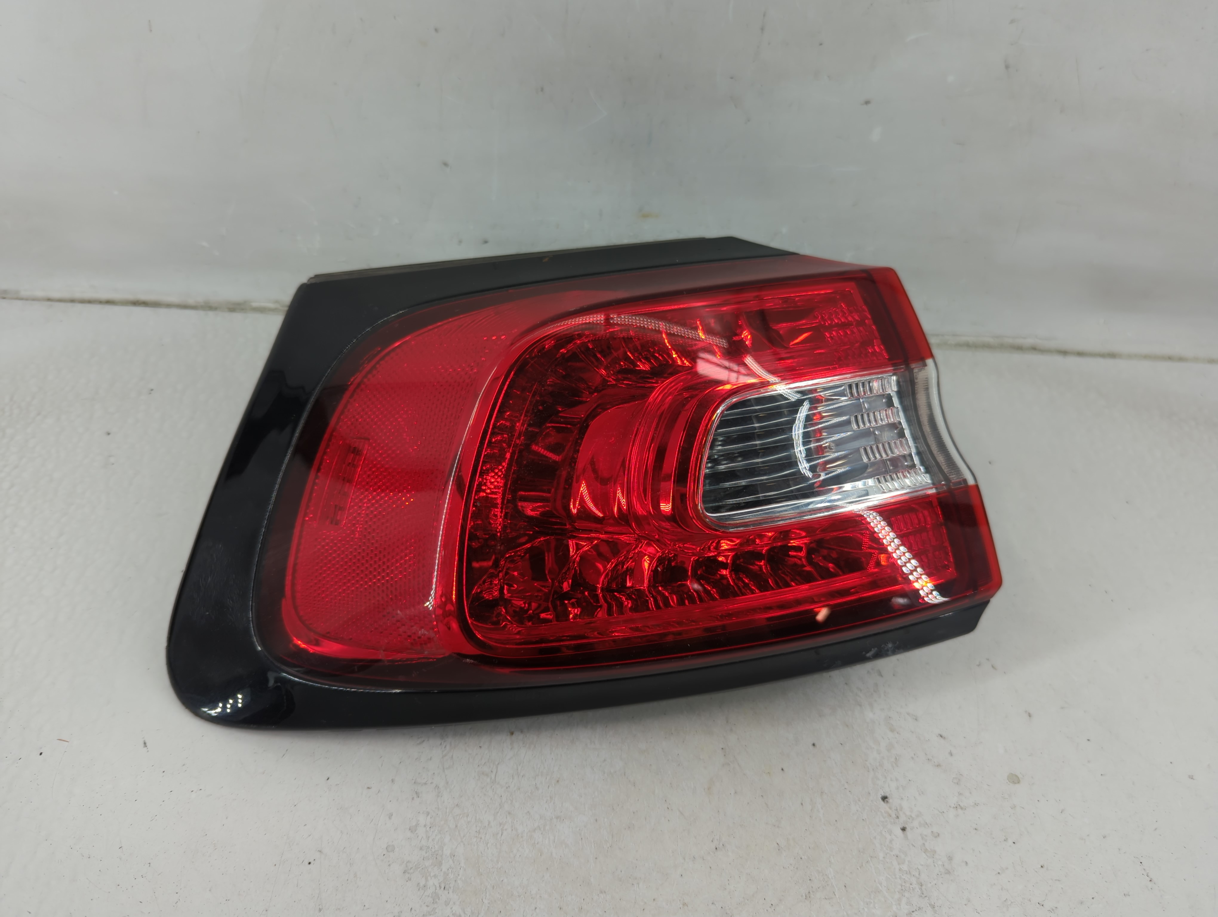2014-2018 Jeep Cherokee Passenger Right Side Tail Light Taillight Oem 1187435 - Oemusedautoparts1.com