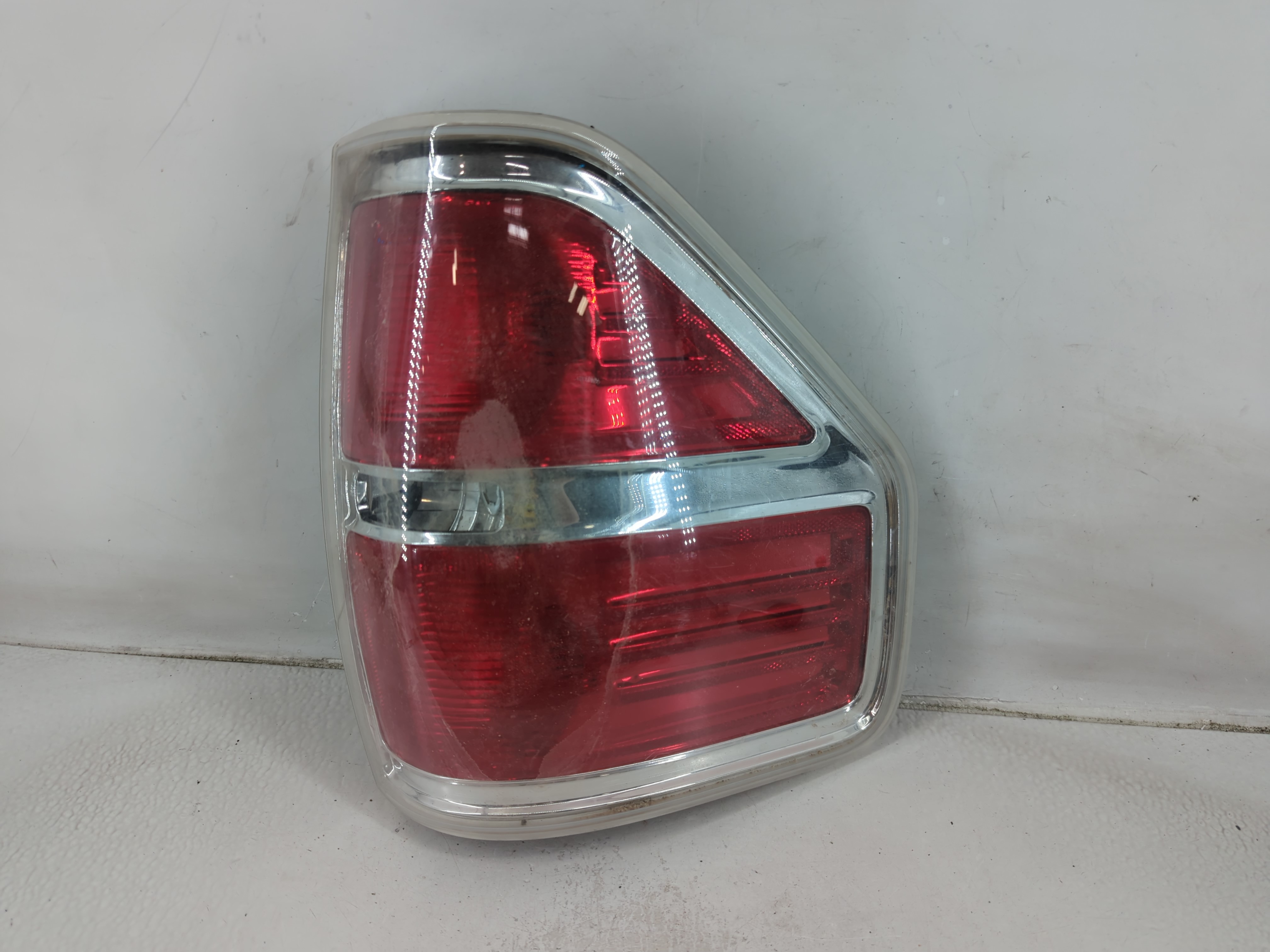 2010-2014 Ford F-150 Driver Left Side Tail Light Taillight Oem 1187440 - Oemusedautoparts1.com