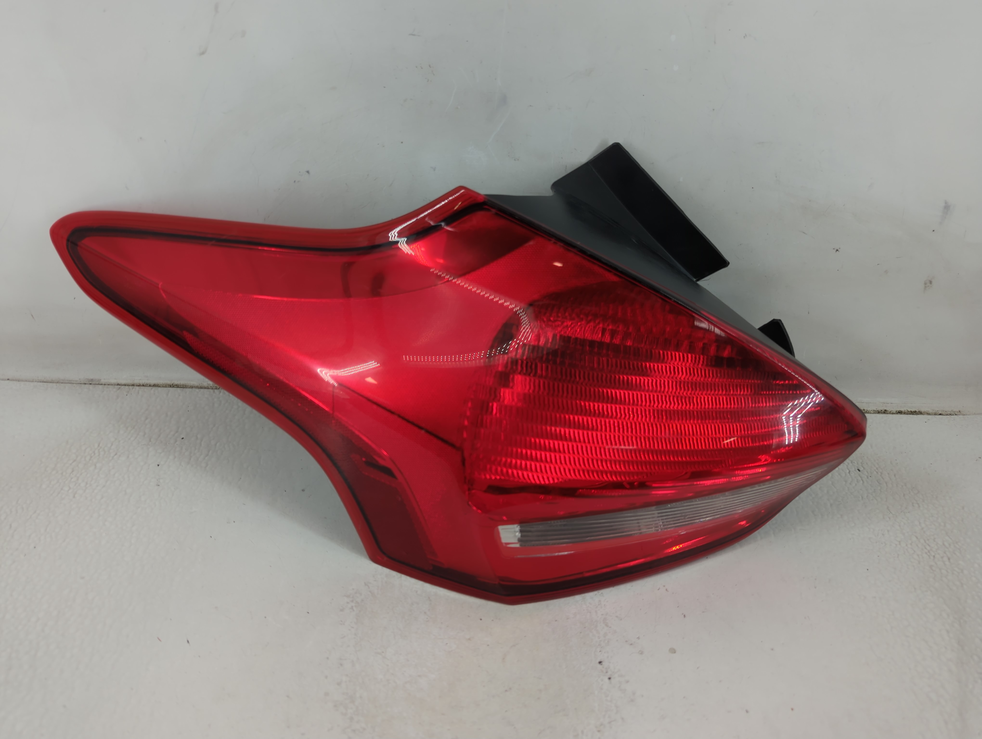 Picture of 2002-2004 Chevrolet Impala Passenger Right Side Tail Light Taillight Oem 1187475