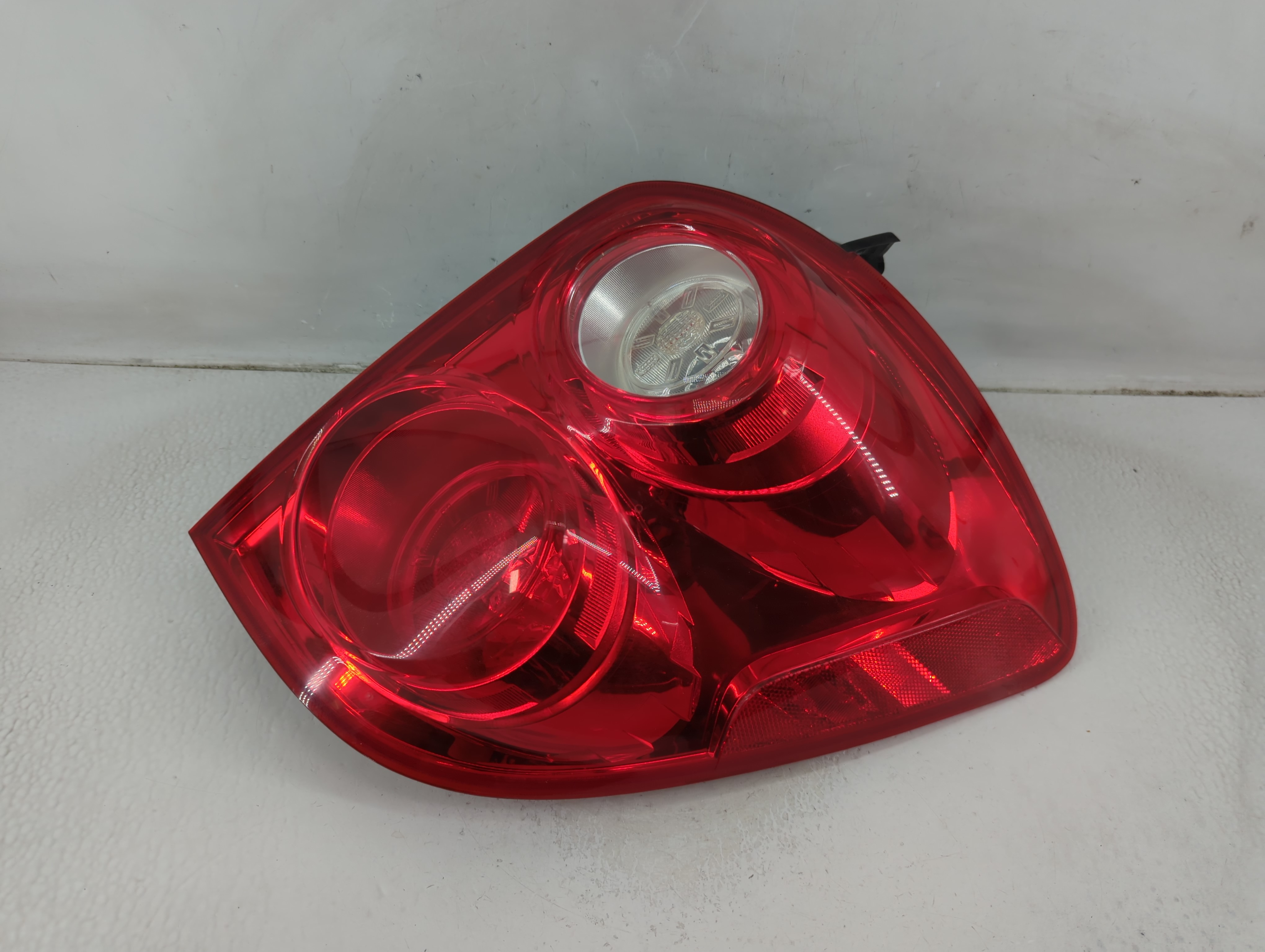 Picture of 2010 Chevrolet Equinox Passenger Right Side Tail Light Taillight Oem 1187476