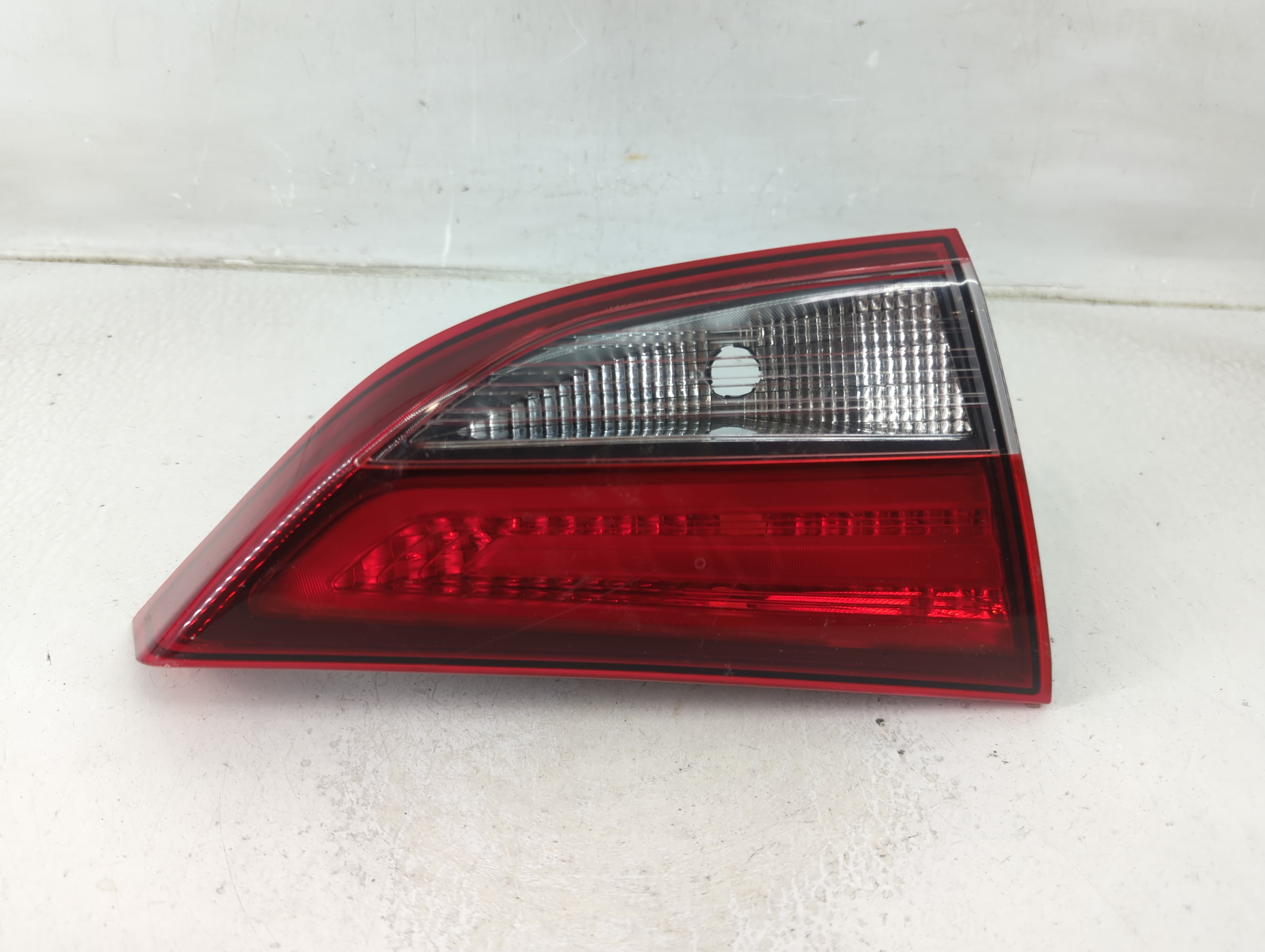 Picture of 2014-2016 Hyundai Elantra Driver Left Side Tail Light Taillight Oem 1187486
