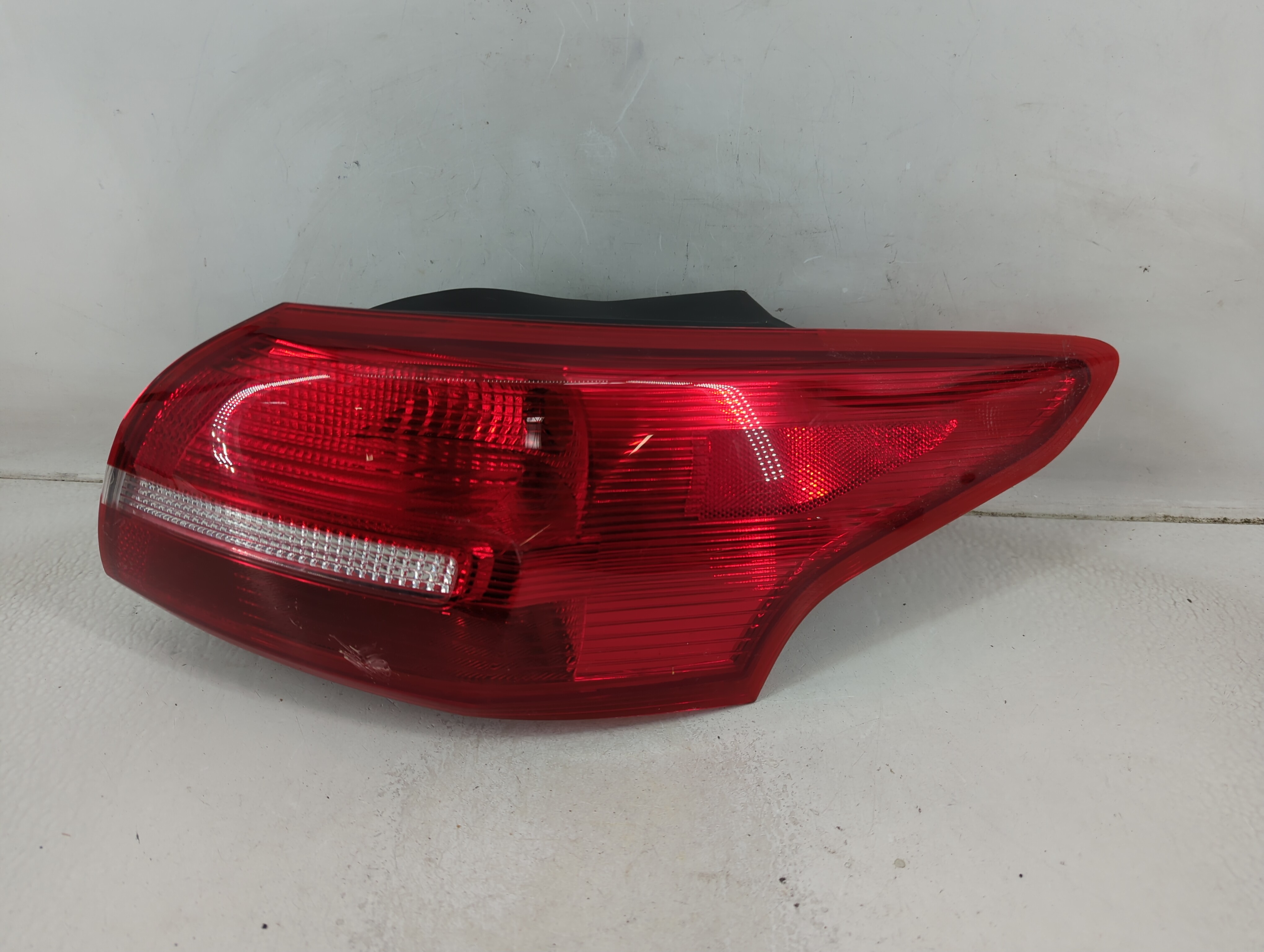 Picture of 2015-2018 Ford Focus Passenger Right Side Tail Light Taillight Oem 1187547