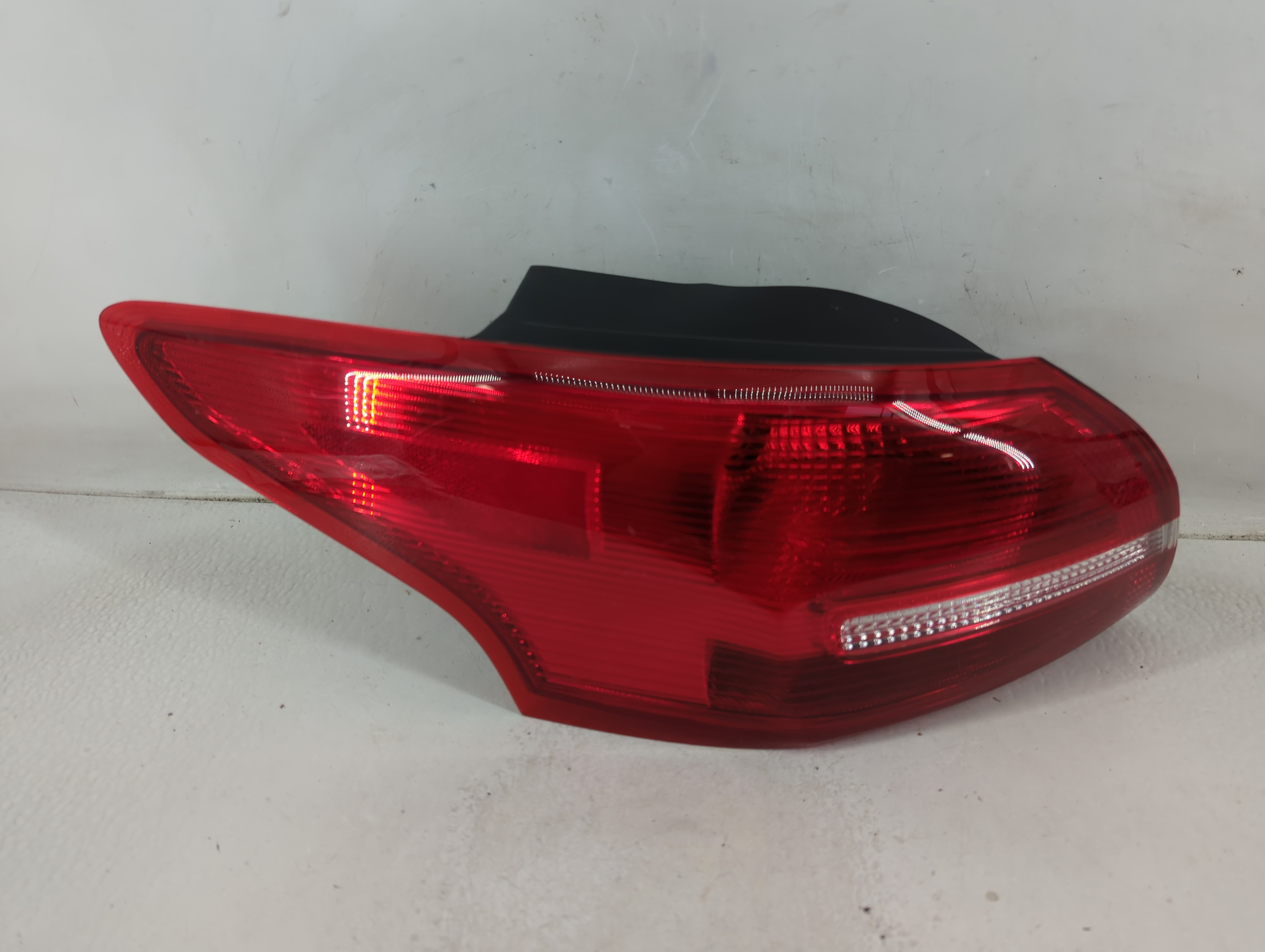 Picture of 2015-2018 Ford Focus Driver Left Side Tail Light Taillight Oem 1187555