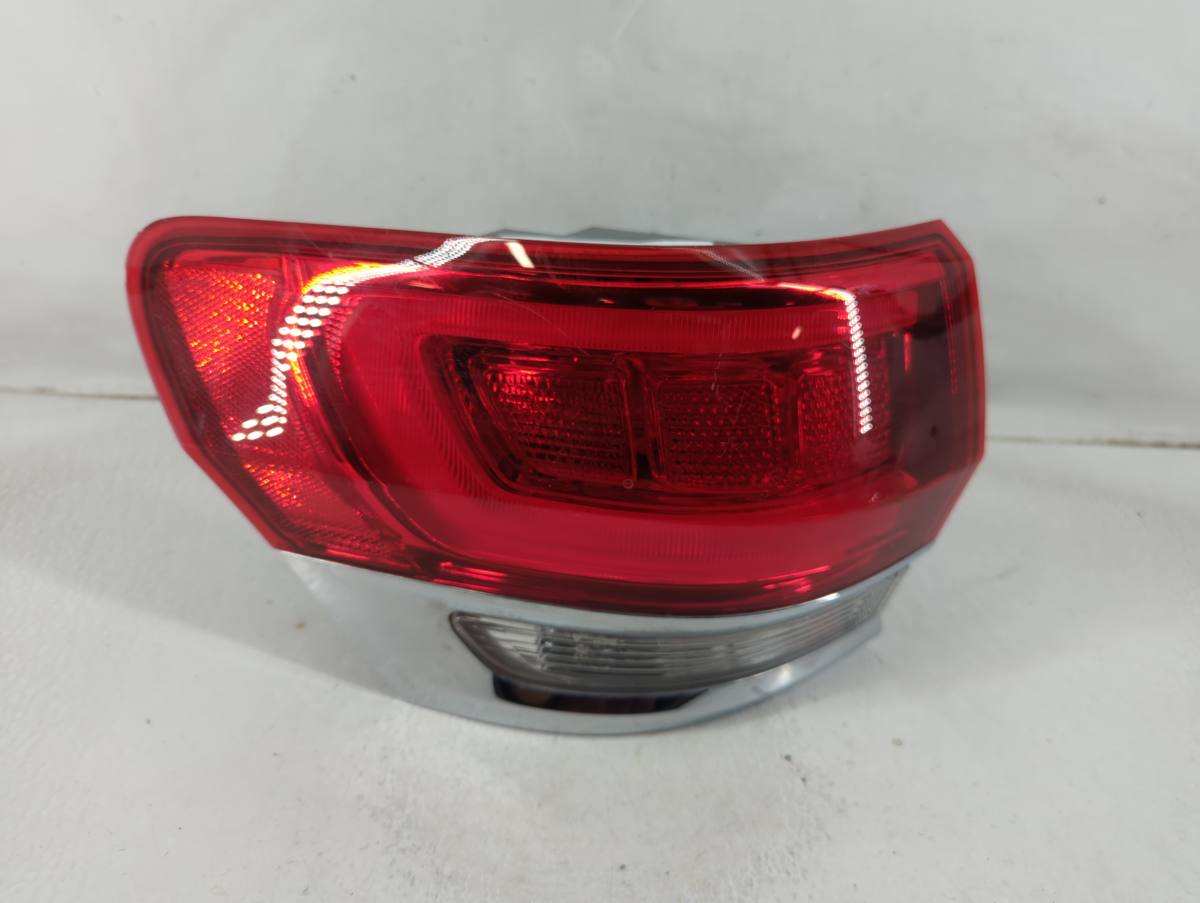 Picture of 2015 Jeep Grand Cherokee Passenger Right Side Tail Light Taillight Oem 1187642