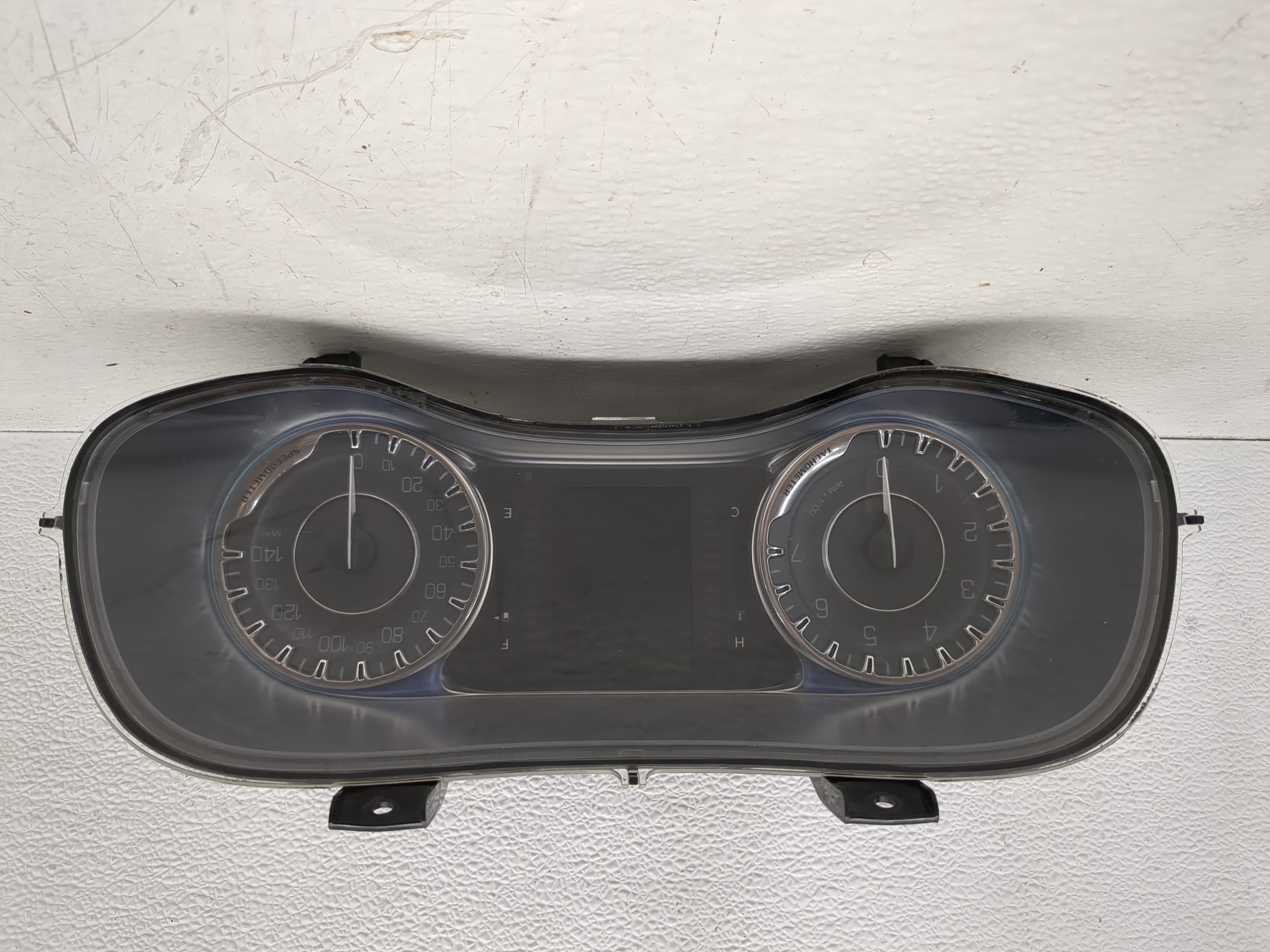 2016-2016 Chrysler 200 Speedometer Instrument Cluster Gauges P68259070ab 1187777 - Oemusedautoparts1.com