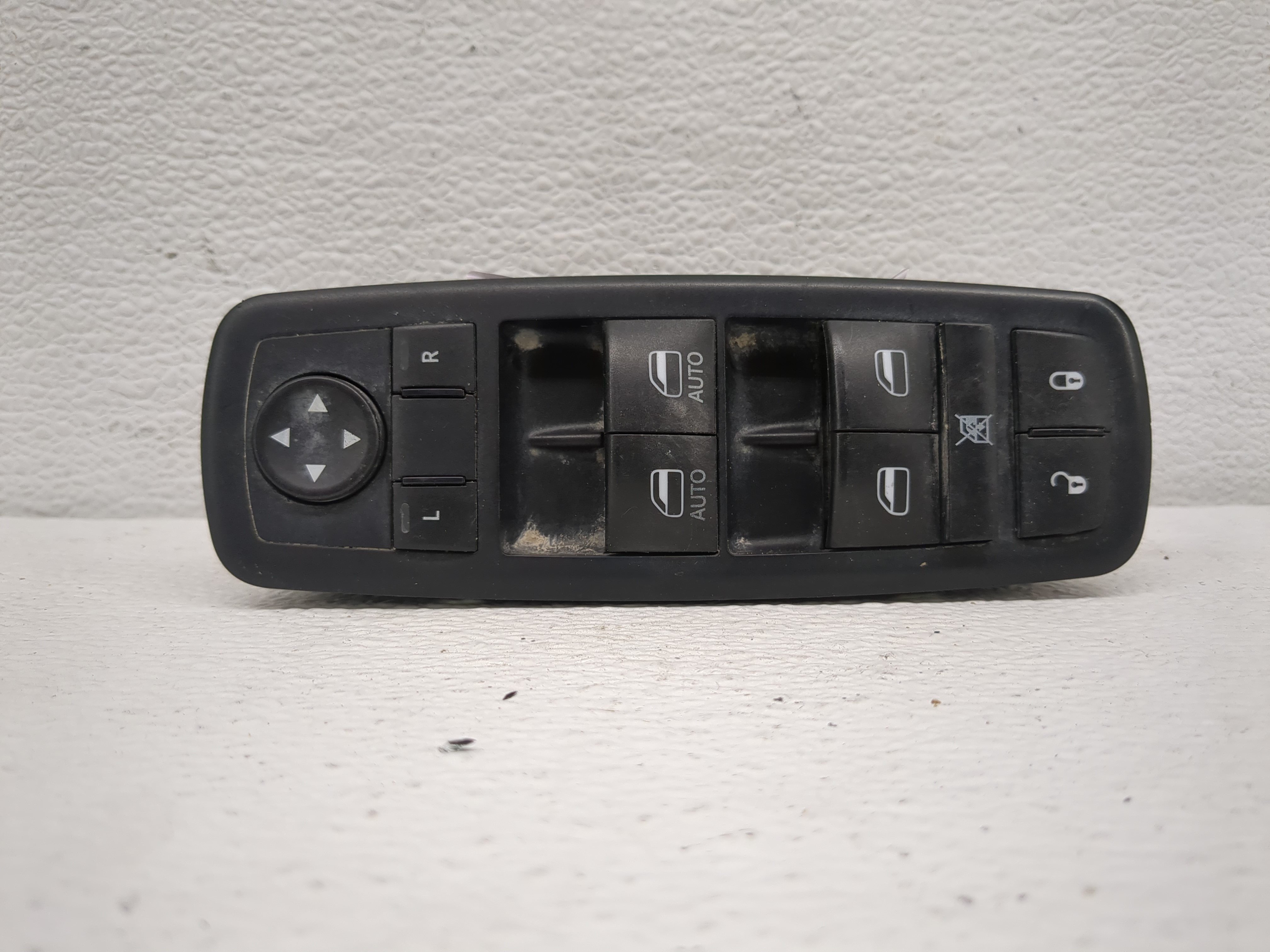 Dodge Ram 1500 Driver Left Door Master Power Window Switch 10017666 1187784 - Oemusedautoparts1.com