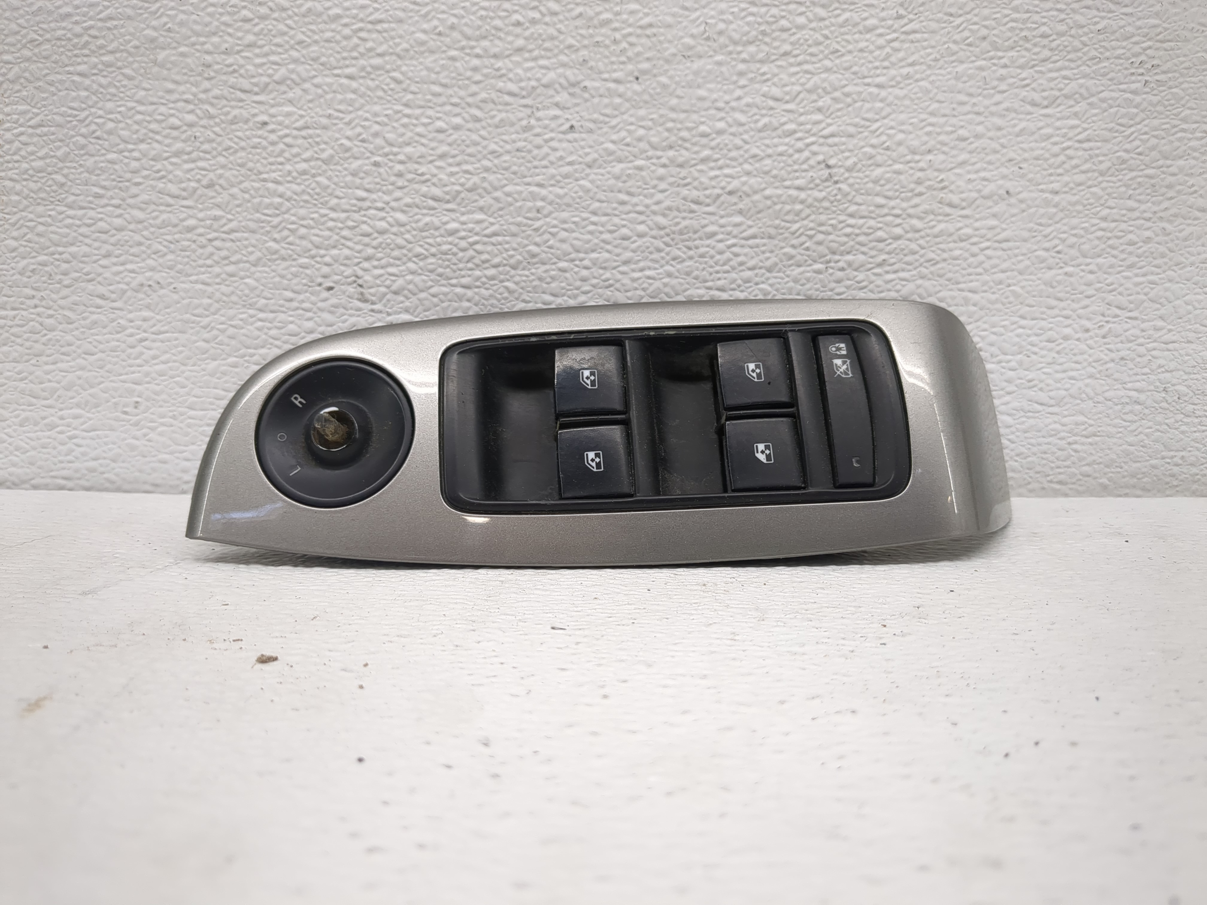 Picture of 2014-2016 Chevrolet Malibu Driver Left Door Master Power Window Switch 1187787