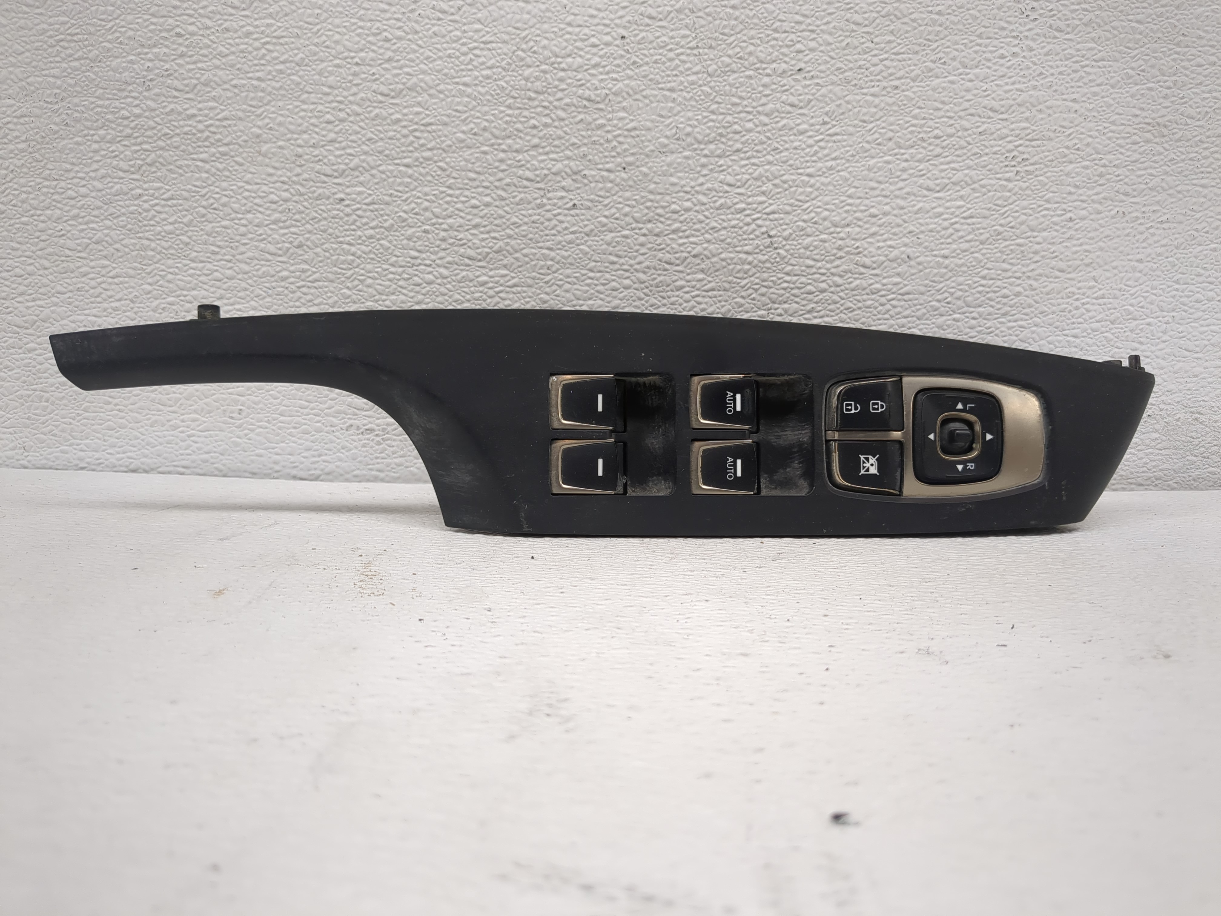 2012-2013 Hyundai Azera Driver Left Door Master Power Window Switch 1187793 - Oemusedautoparts1.com