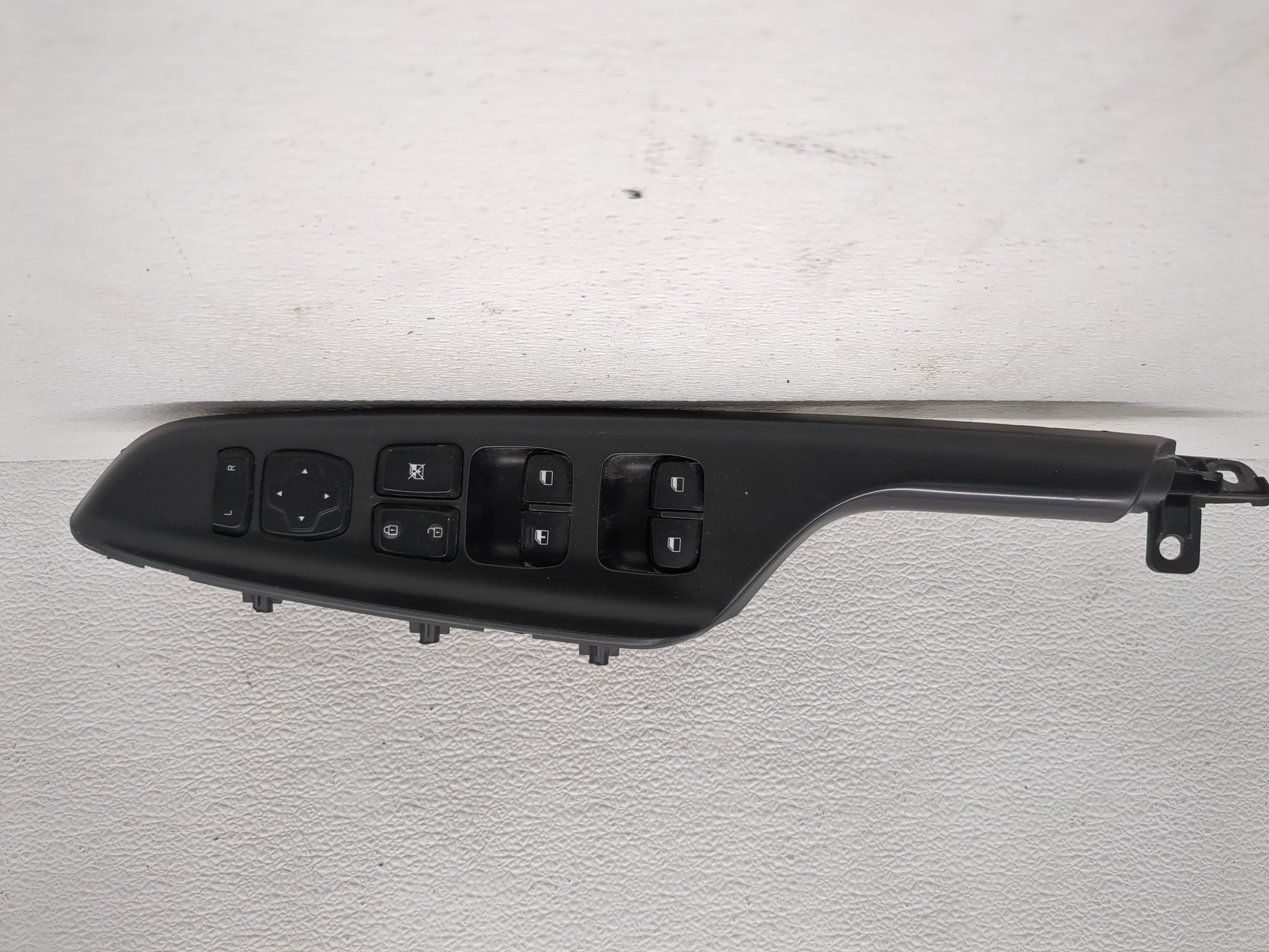 Picture of 2018-2022 Hyundai Kona Driver Left Door Master Power Window Switch 1187809