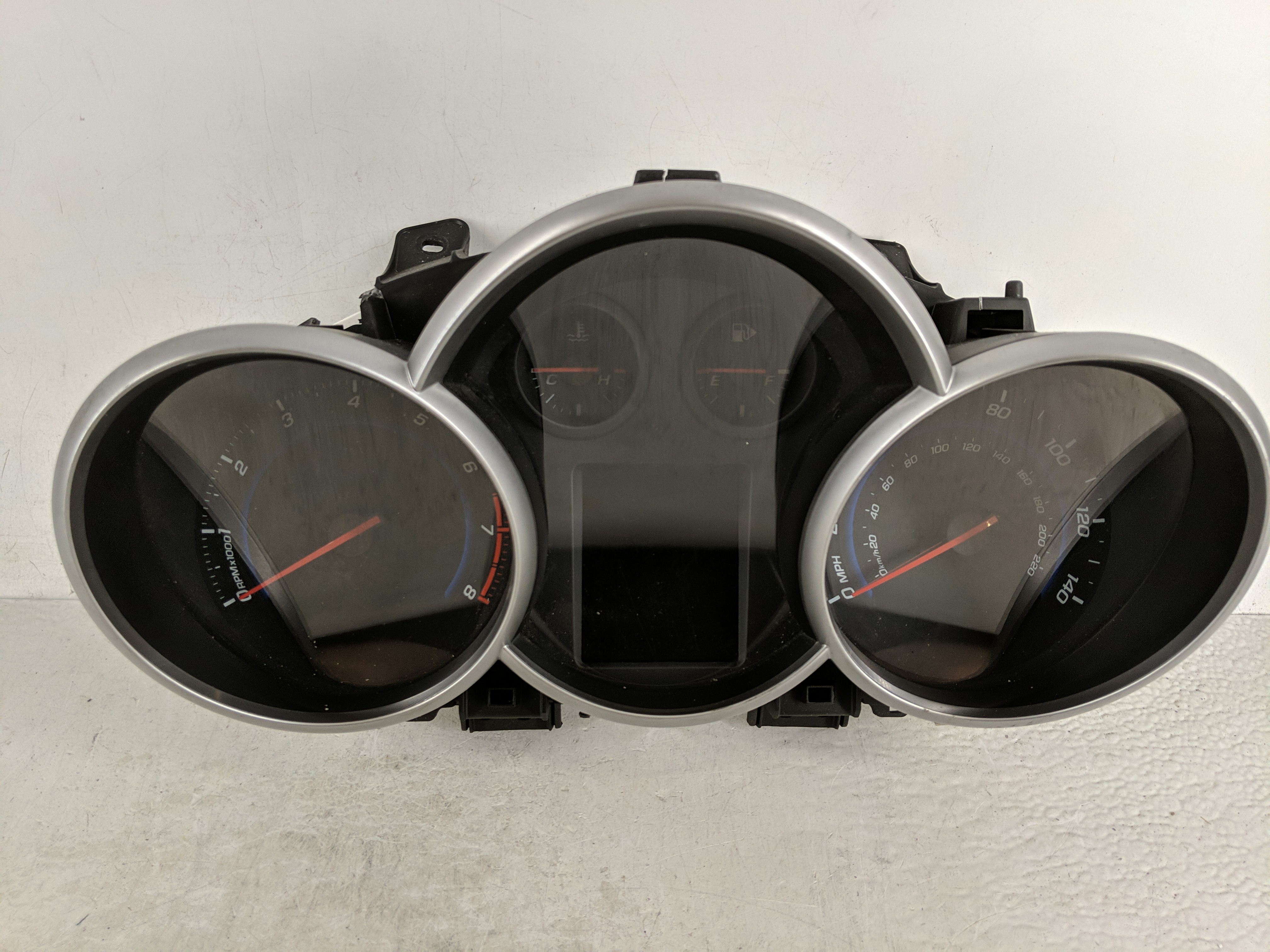 2011-2011 Chevrolet Cruze Speedometer Instrument Cluster Gauges 1187859 - Oemusedautoparts1.com