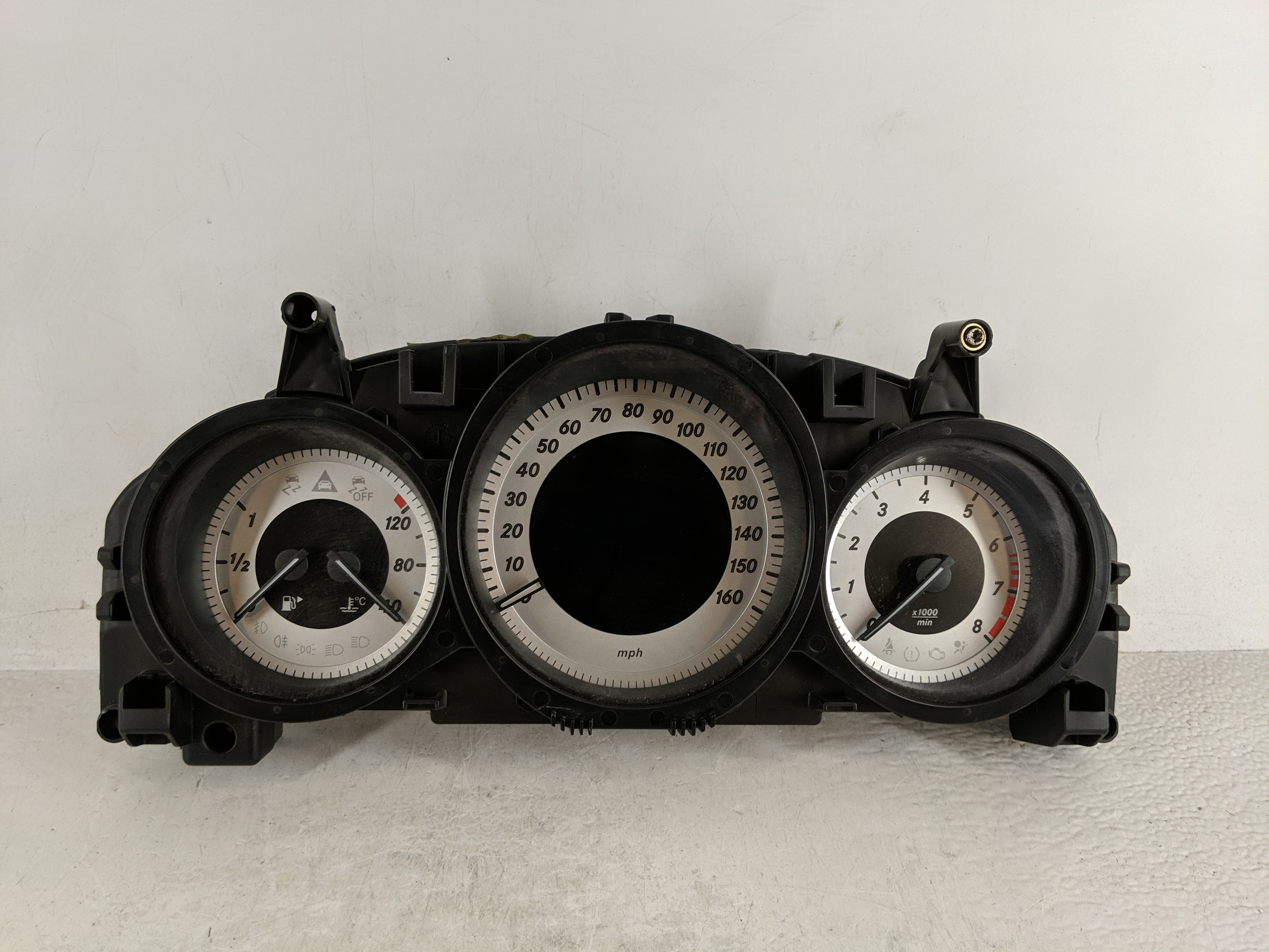 Picture of Mercedes-benz C250 Speedometer Instrument Cluster Gauges A 204 900 43 09 1187865