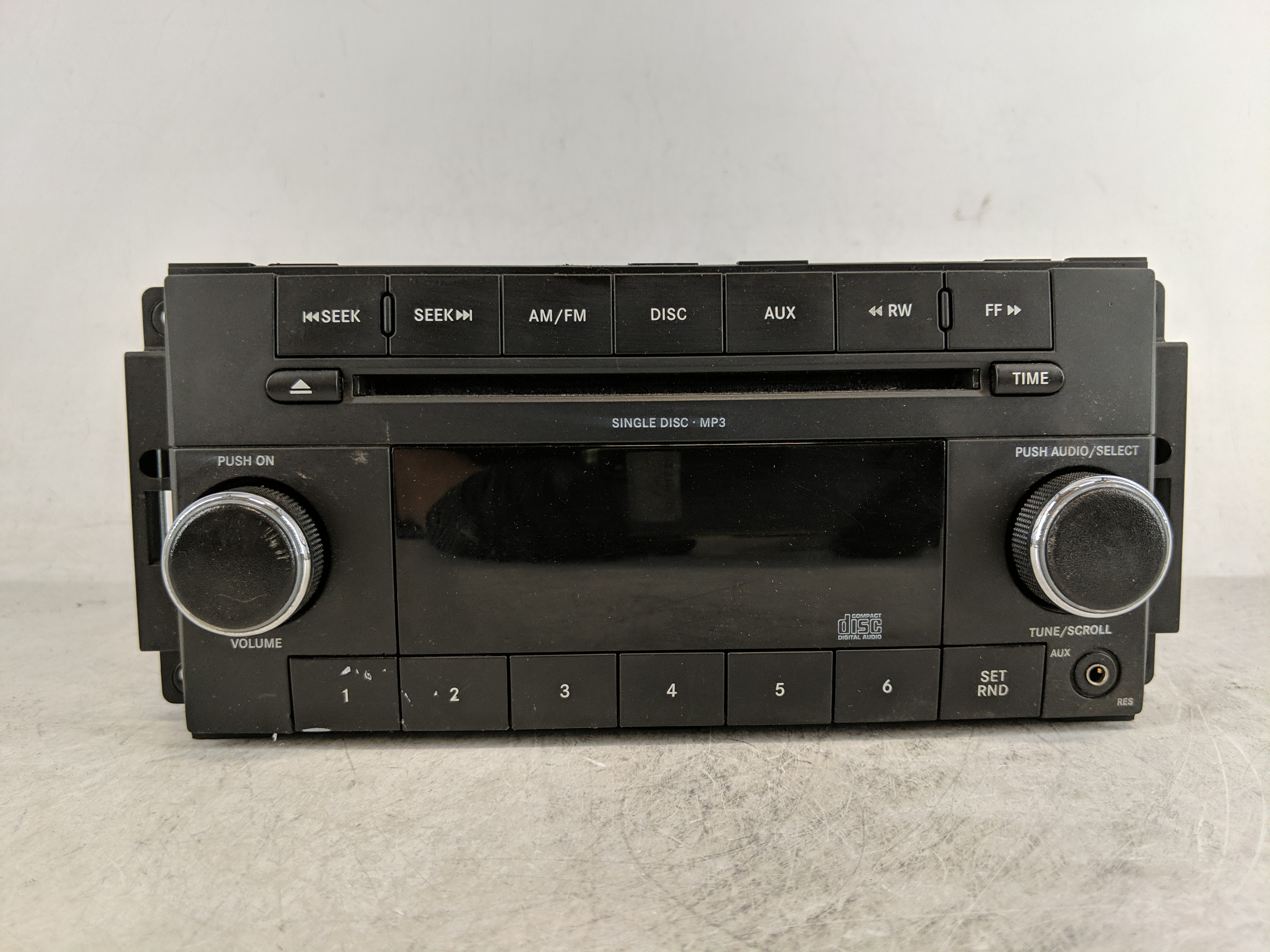 Picture of 2008-2010 Dodge Dakota Am Fm Cd Player Radio Receiver 1188012