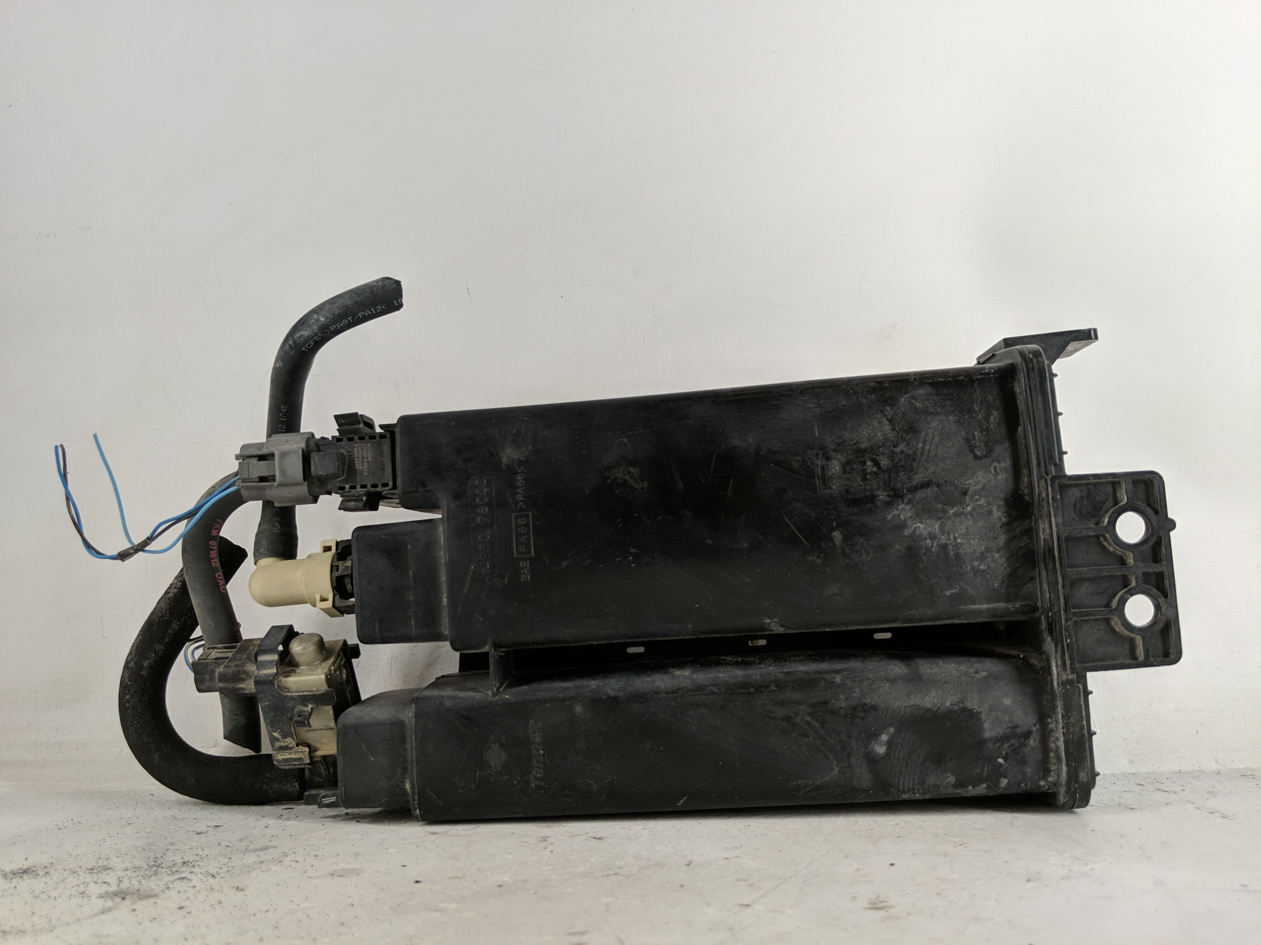 2013 Nissan Armada Fuel Vapor Charcoal Canister 1188074 - Oemusedautoparts1.com