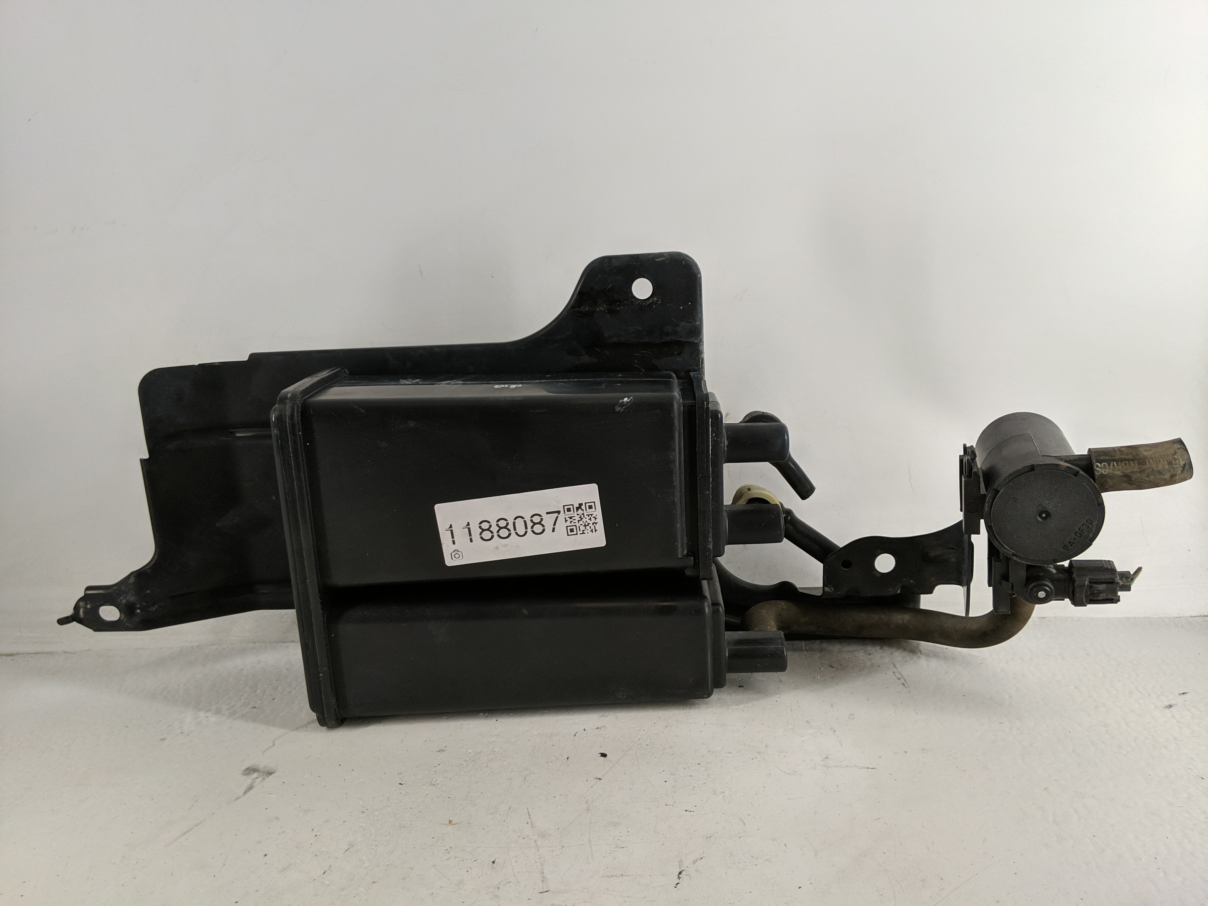 2012 Lincoln Mkx Fuel Vapor Charcoal Canister 1188087 - Oemusedautoparts1.com