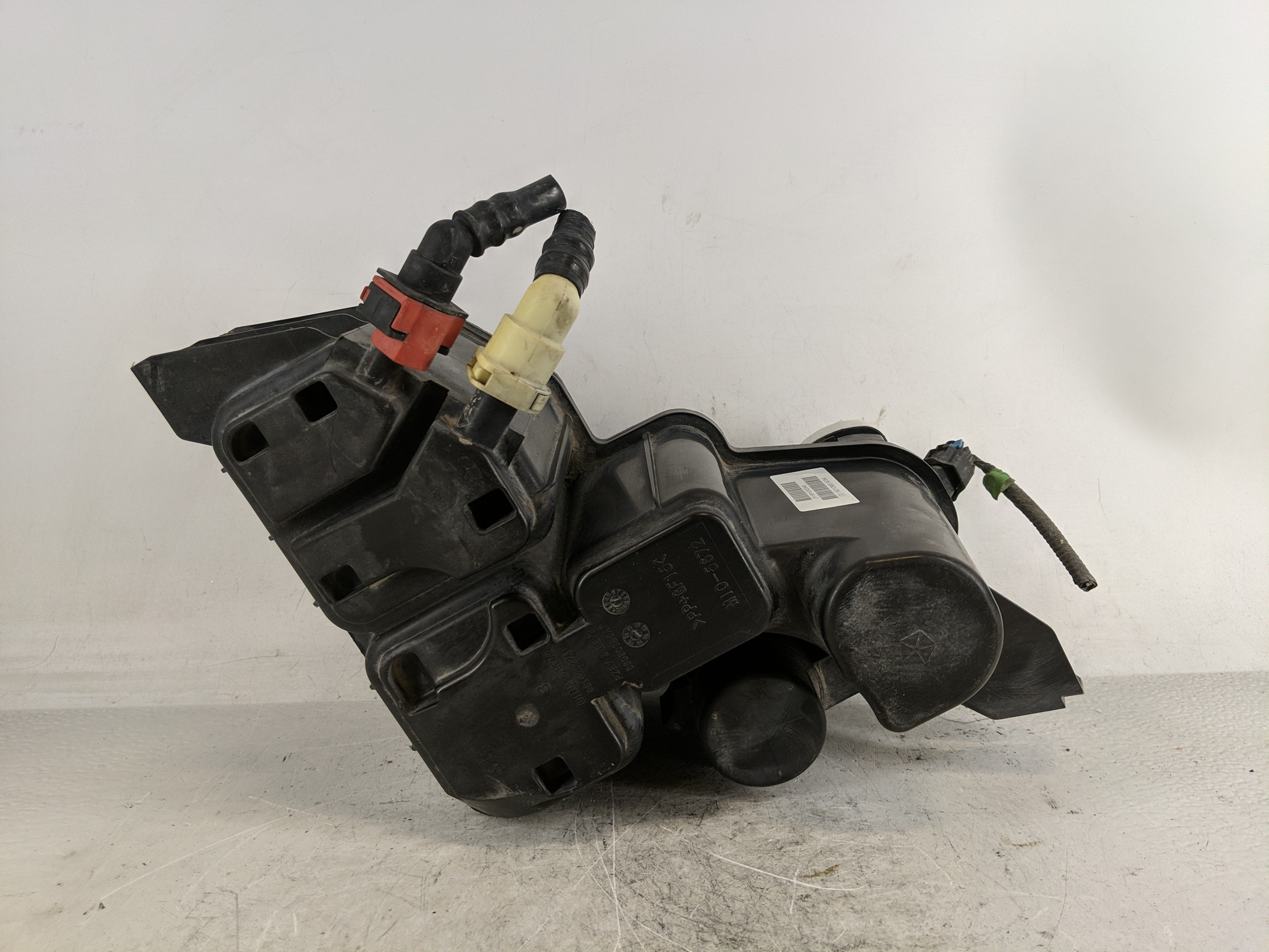 2015 Jeep Cherokee Fuel Vapor Charcoal Canister 1188144 - Oemusedautoparts1.com