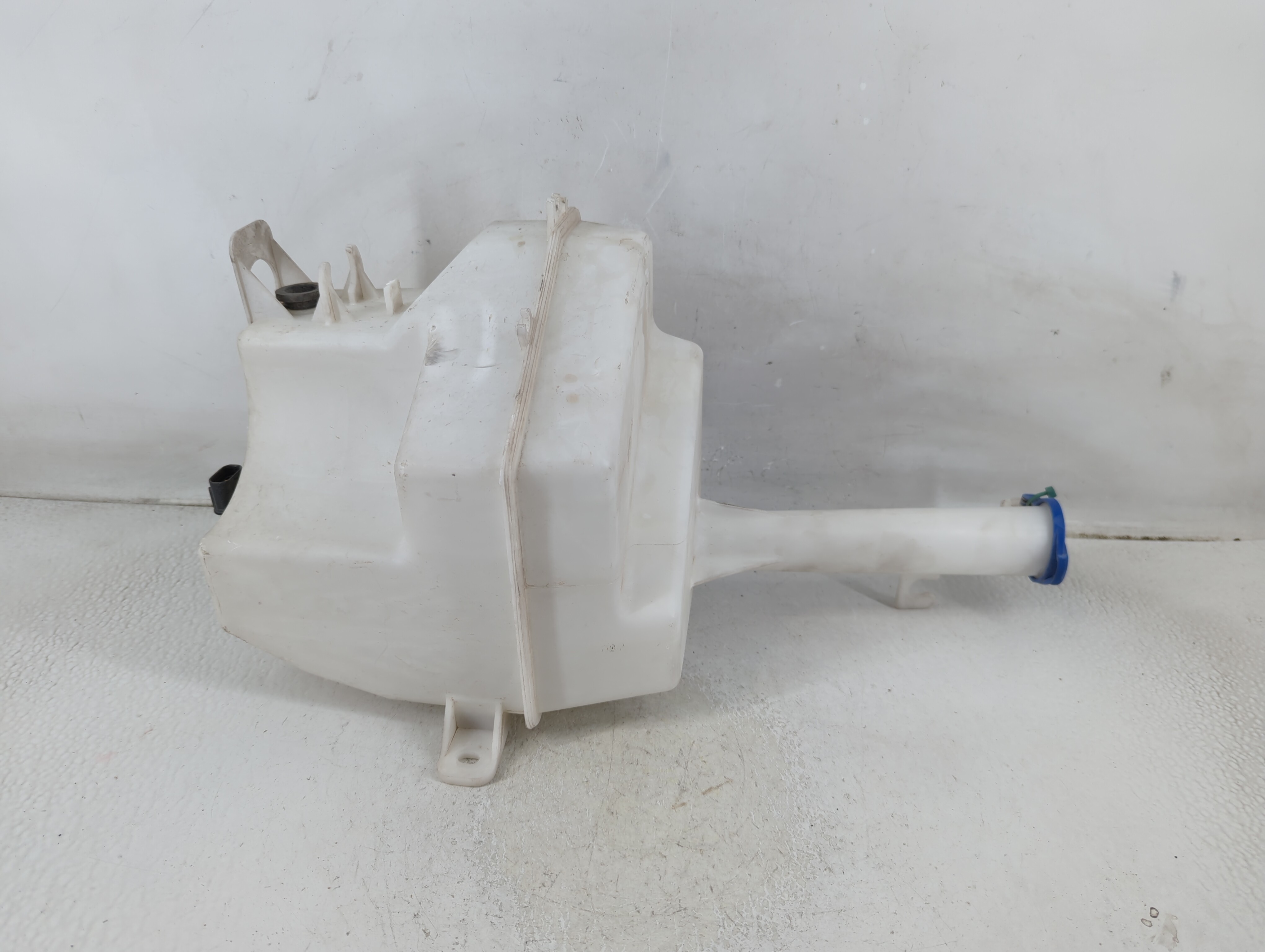 2011-2015 Kia Optima Windshield Washer Fluid Reservoir Bottle Oem 1188149 - Oemusedautoparts1.com