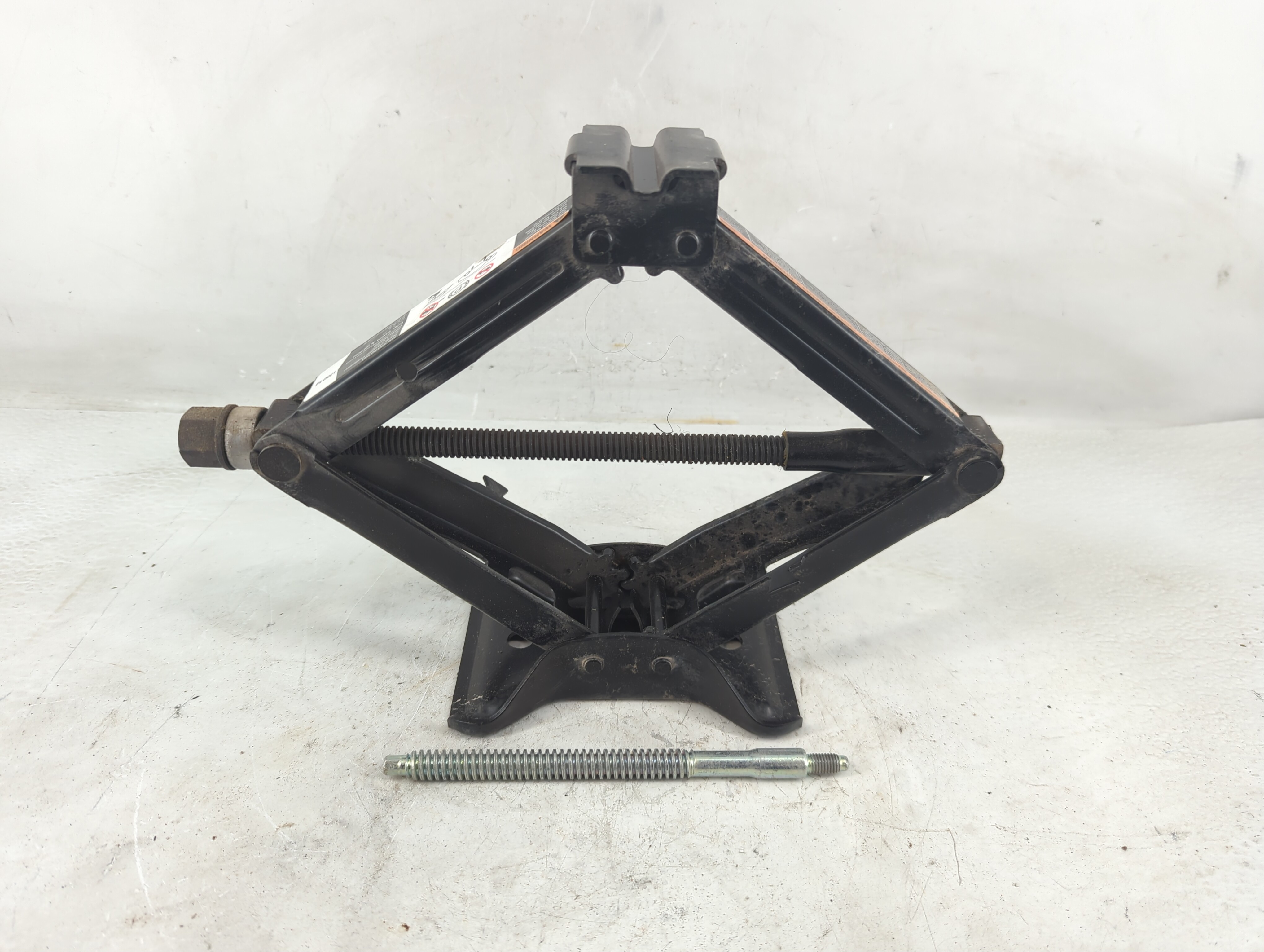 2014 Buick Lacrosse Spare Scissor Car Jack 1188150 - Oemusedautoparts1.com
