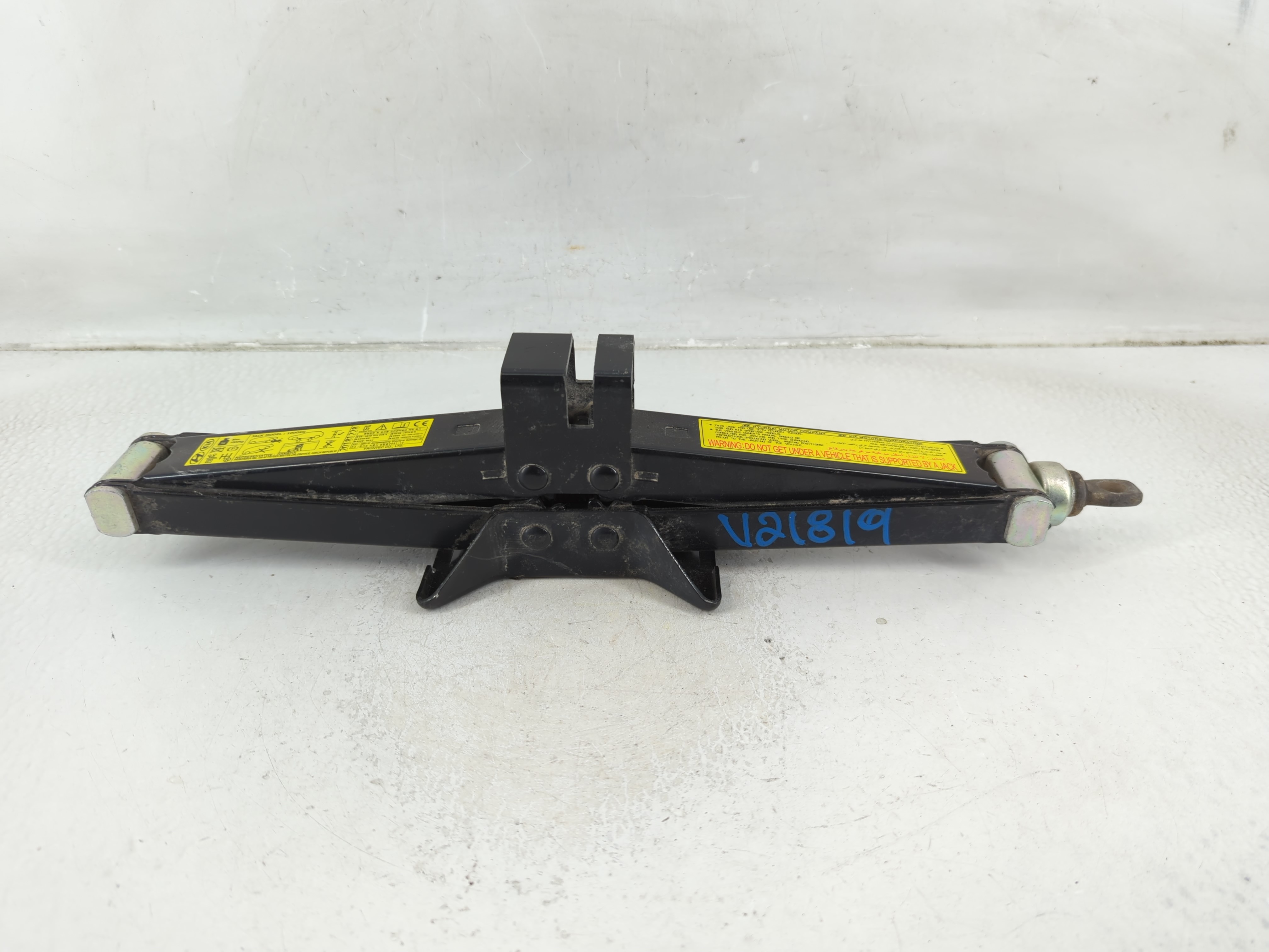 2019 Hyundai Tucson Spare Scissor Car Jack 1188154 - Oemusedautoparts1.com