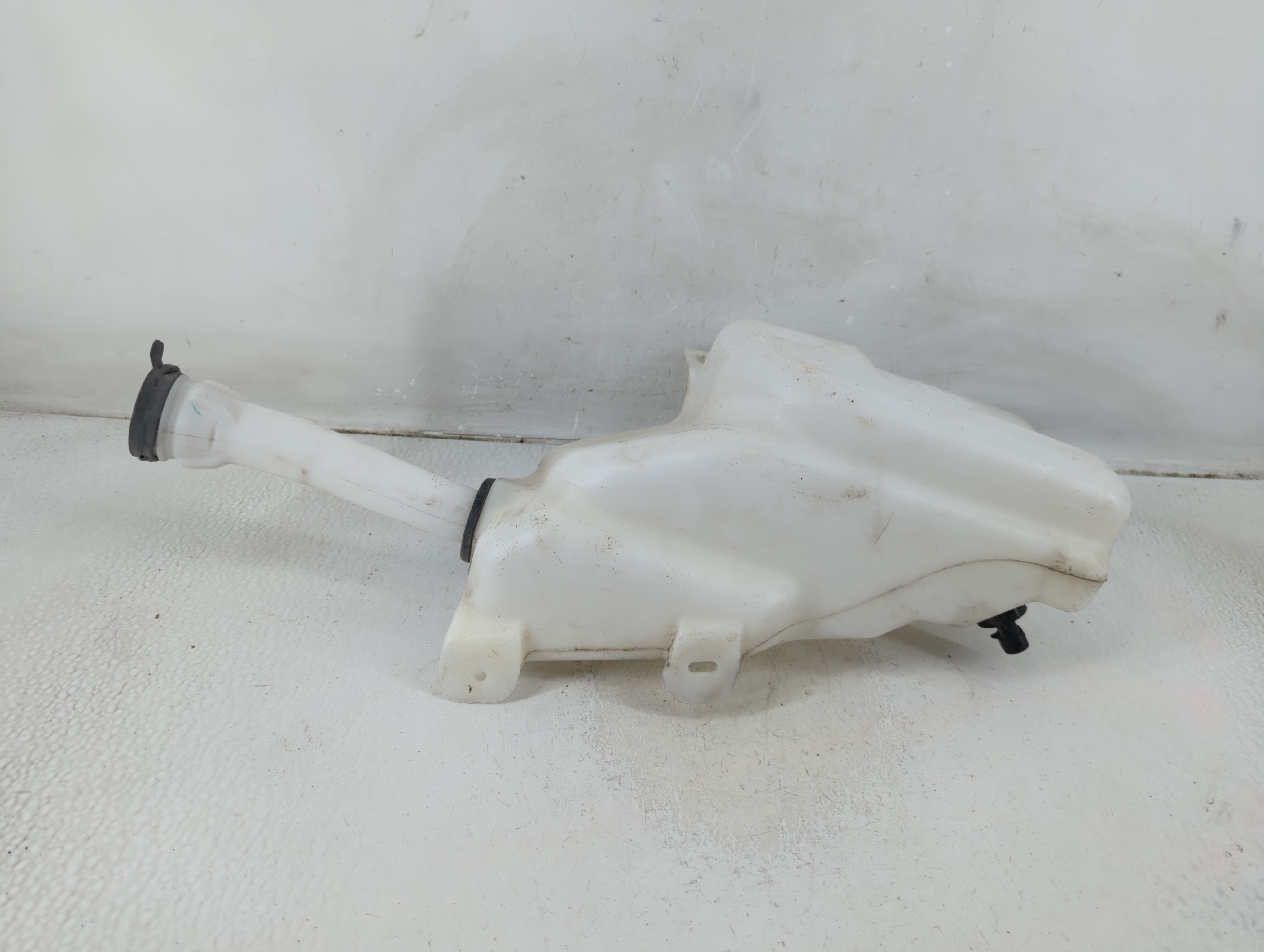 2010-2016 Buick Lacrosse Windshield Washer Fluid Reservoir Bottle Oem 1188194 - Oemusedautoparts1.com