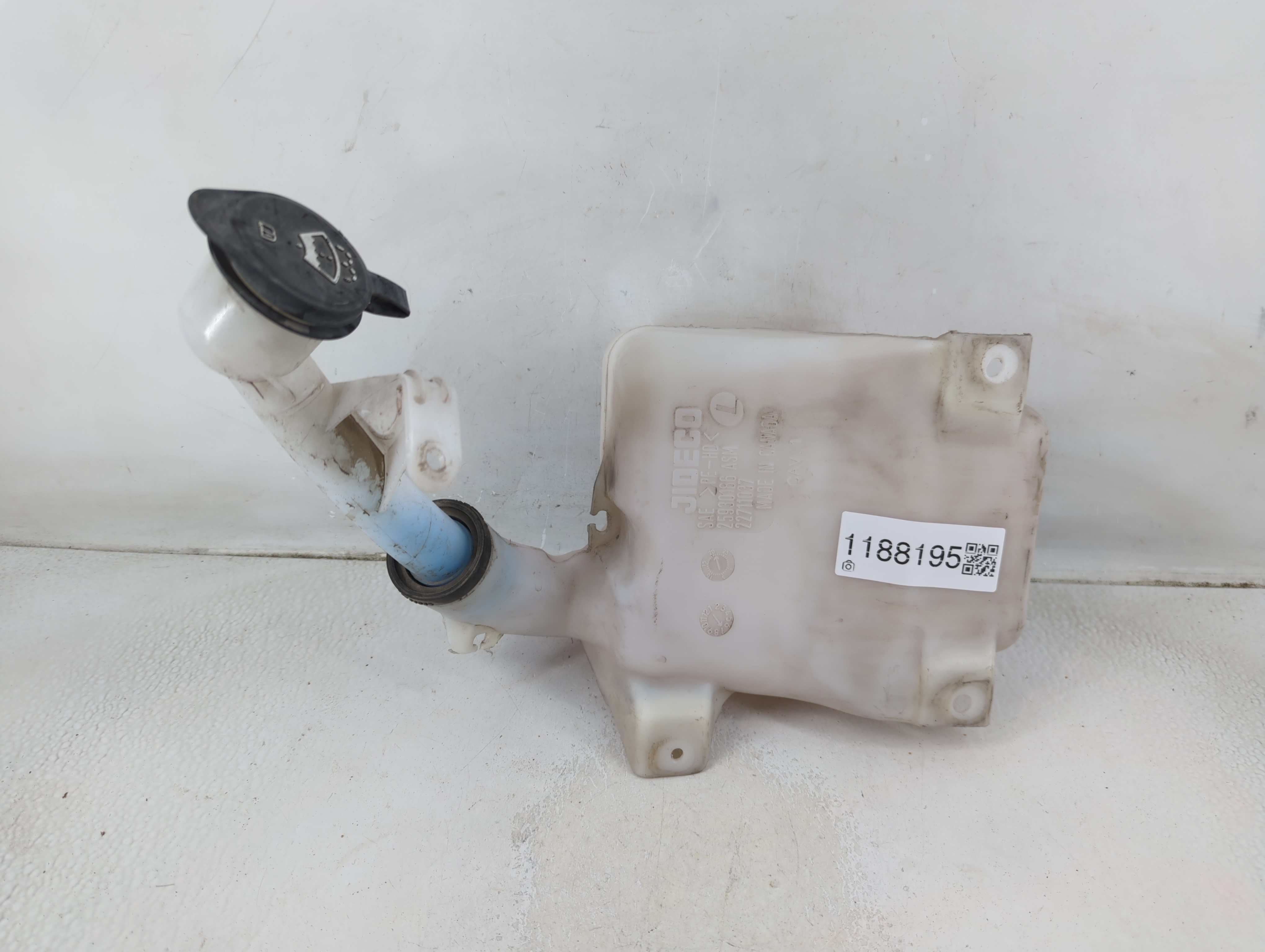 2008-2012 Chevrolet Malibu Windshield Washer Fluid Reservoir Bottle Oem 1188195 - Oemusedautoparts1.com