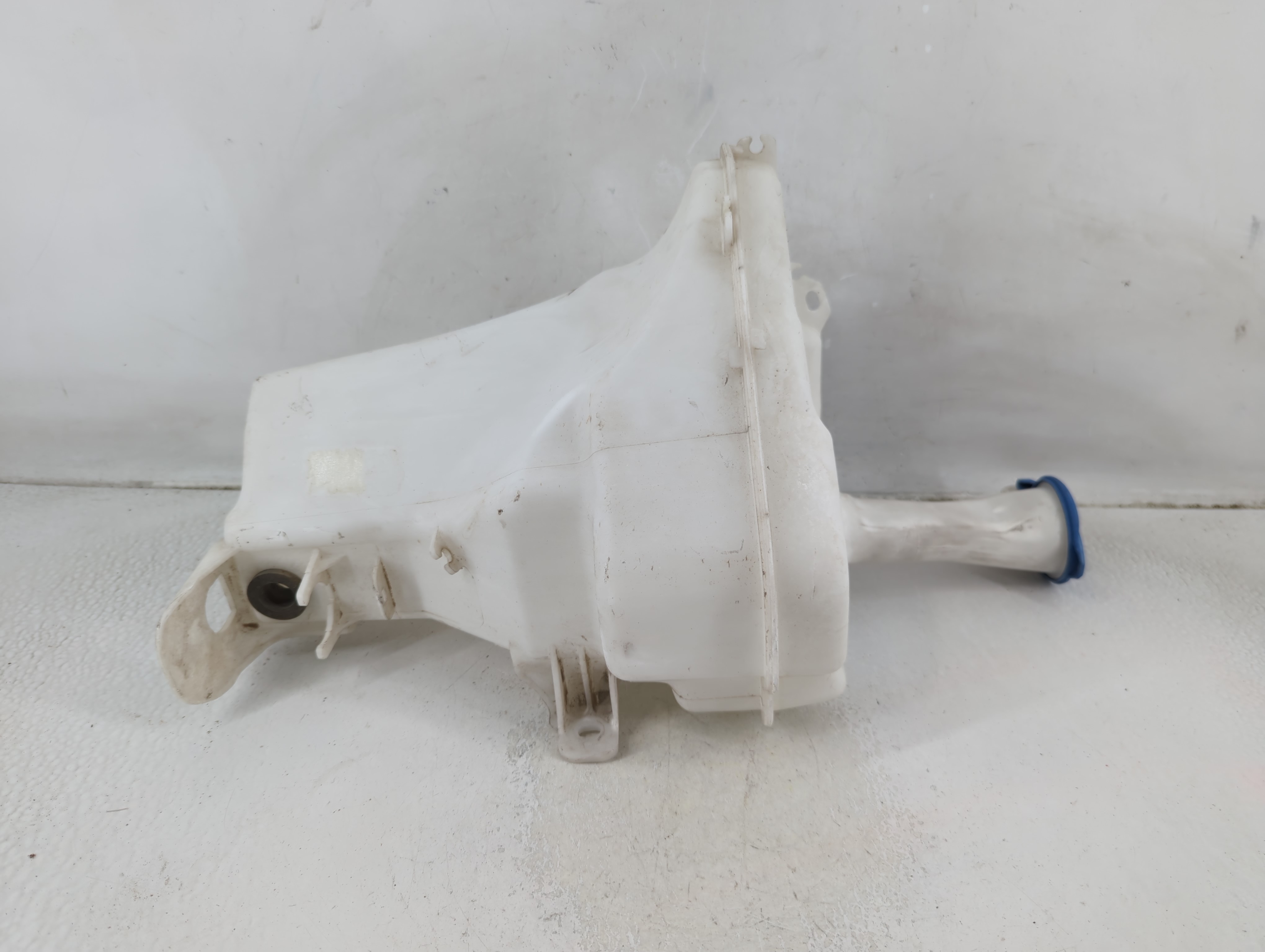 2014-2016 Hyundai Elantra Windshield Washer Fluid Reservoir Bottle Oem 1188198 - Oemusedautoparts1.com